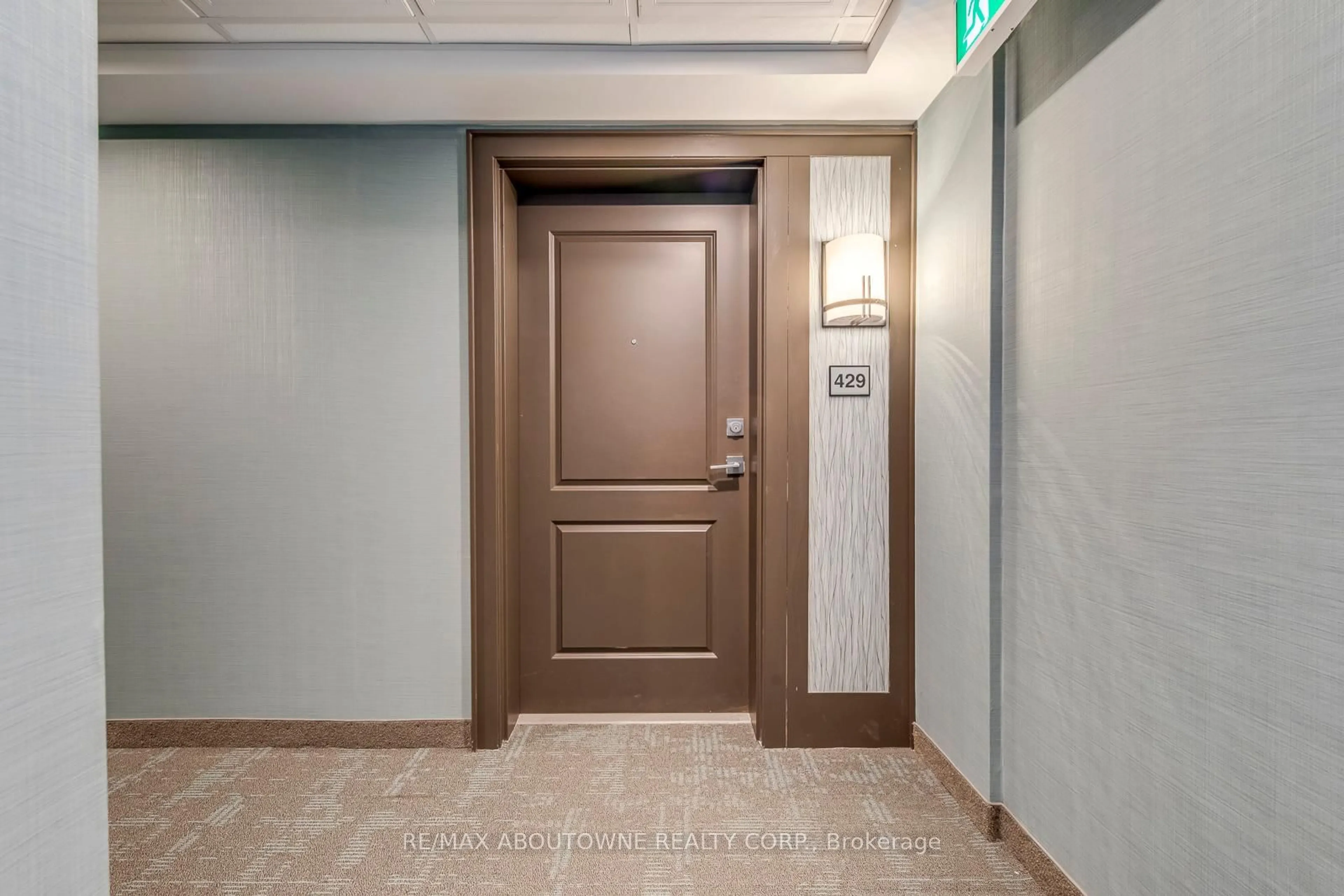 Indoor foyer for 470 Dundas St #429, Hamilton Ontario L8B 2A6