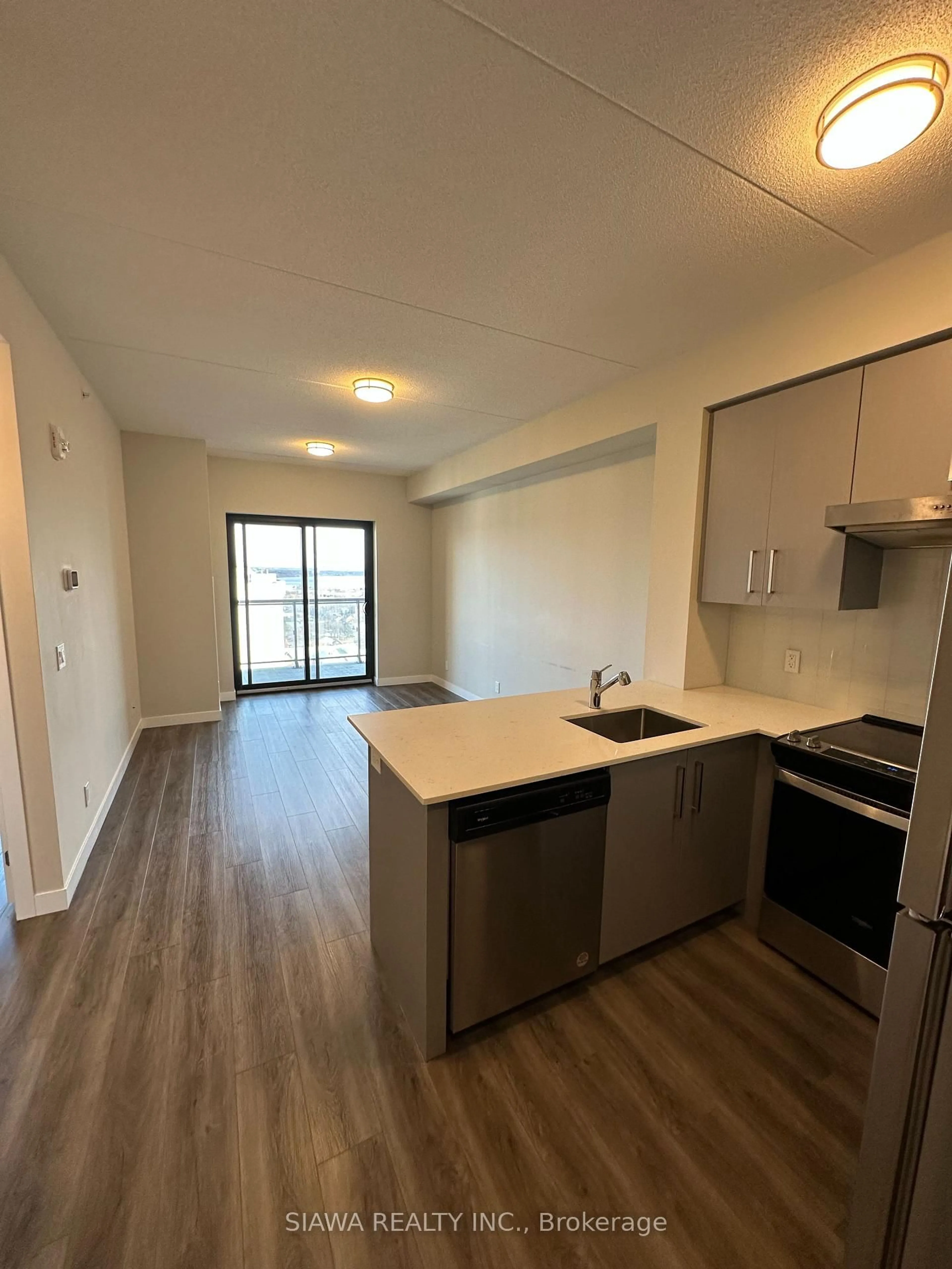 Standard kitchen, unknown for 15 Queen St #1508, Hamilton Ontario L8P 0C6
