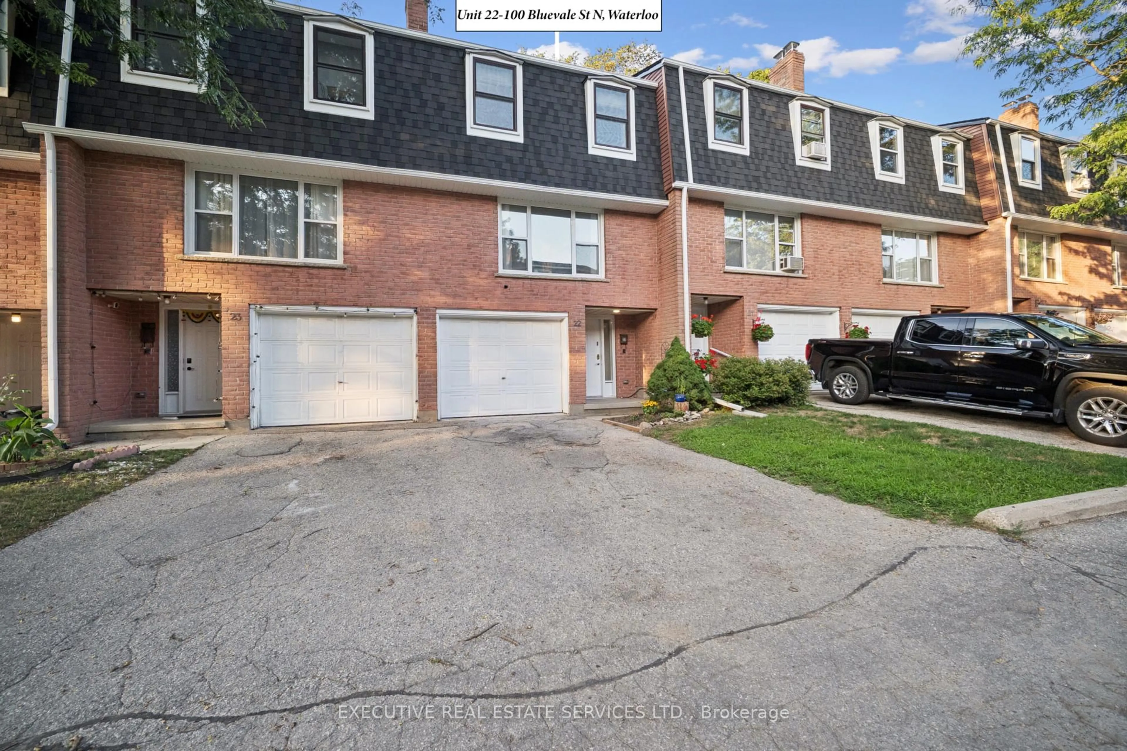 A pic from outside/outdoor area/front of a property/back of a property/a pic from drone, street for 100 Bluevale St #22, Waterloo Ontario N2J 4M9