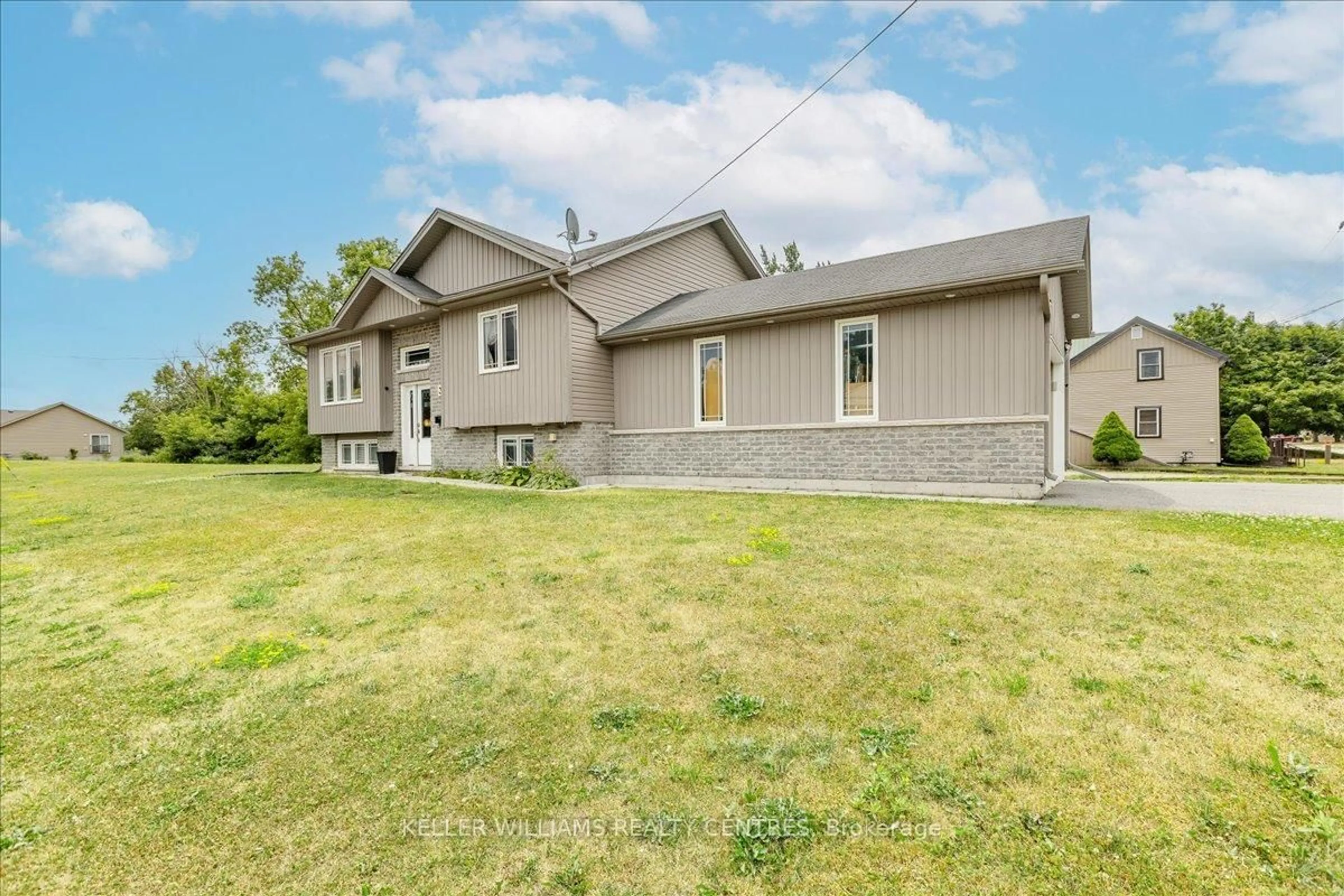 Home with vinyl exterior material, unknown for 31 DURHAM St, Kawartha Lakes Ontario K9V 1W9
