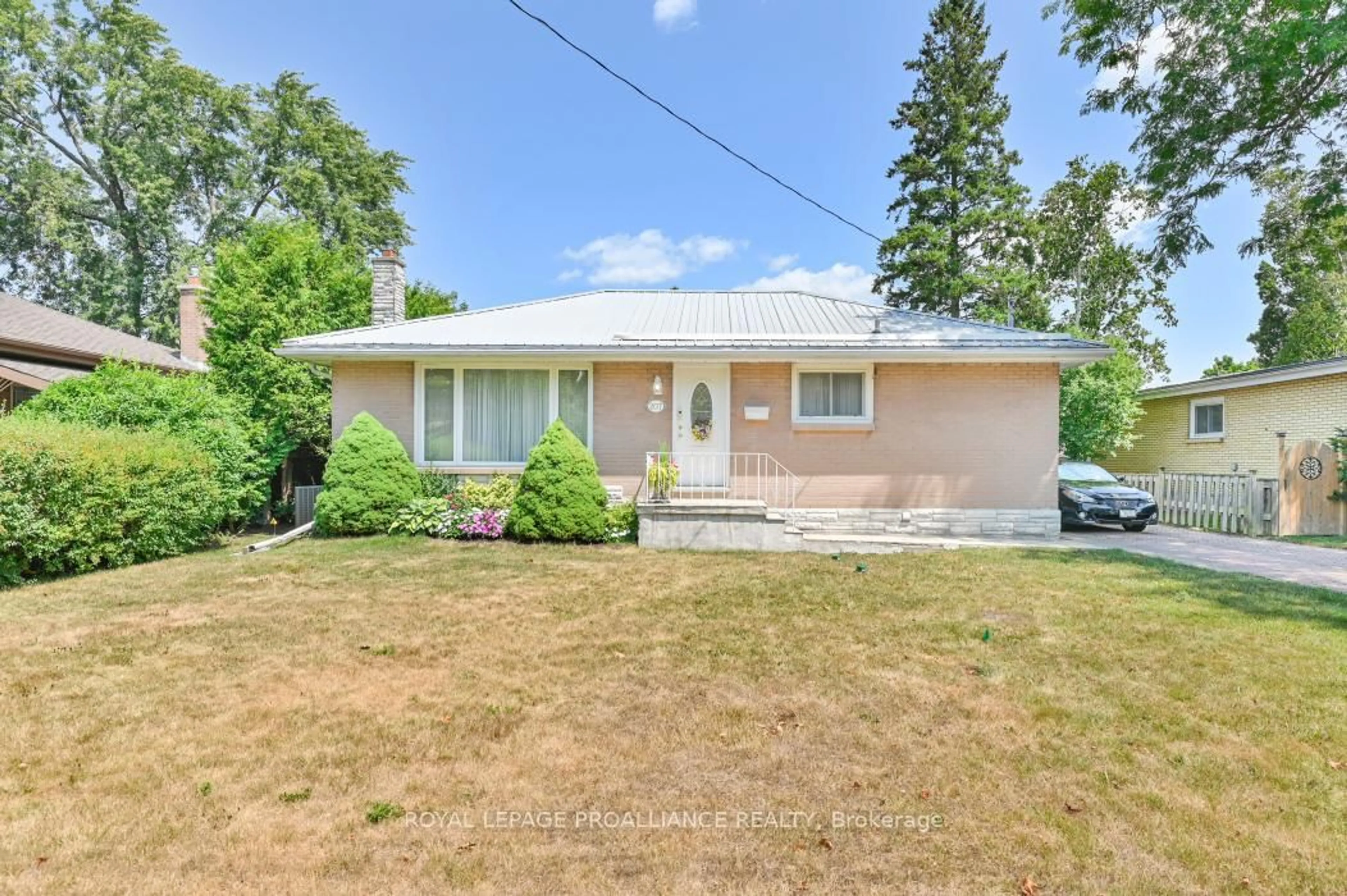 Unknown for 207 Parrott Dr, Belleville Ontario K8N 4N8
