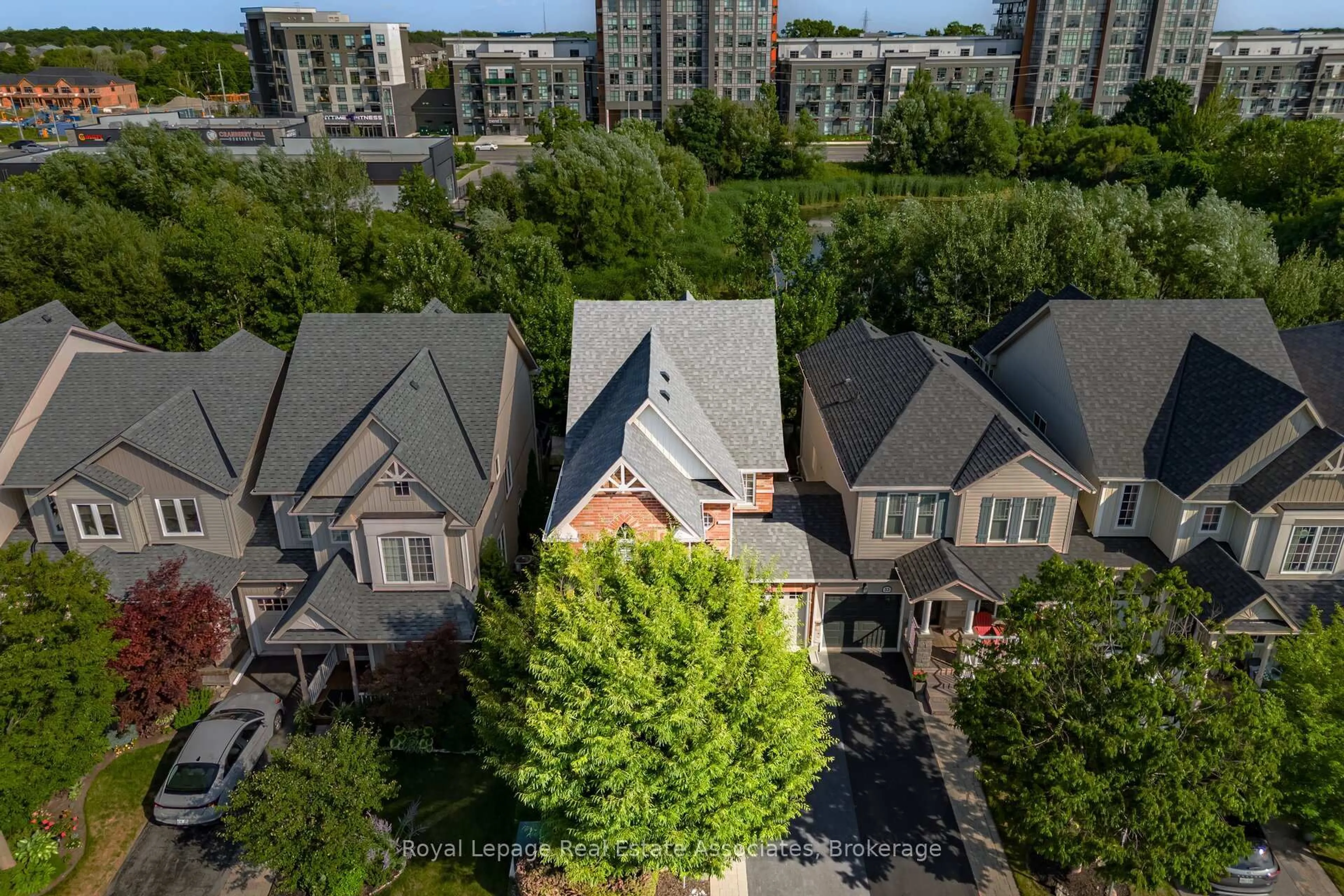 A pic from outside/outdoor area/front of a property/back of a property/a pic from drone, city buildings view from balcony for 31 BLUE SKY Tr, Hamilton Ontario L0R 2H8