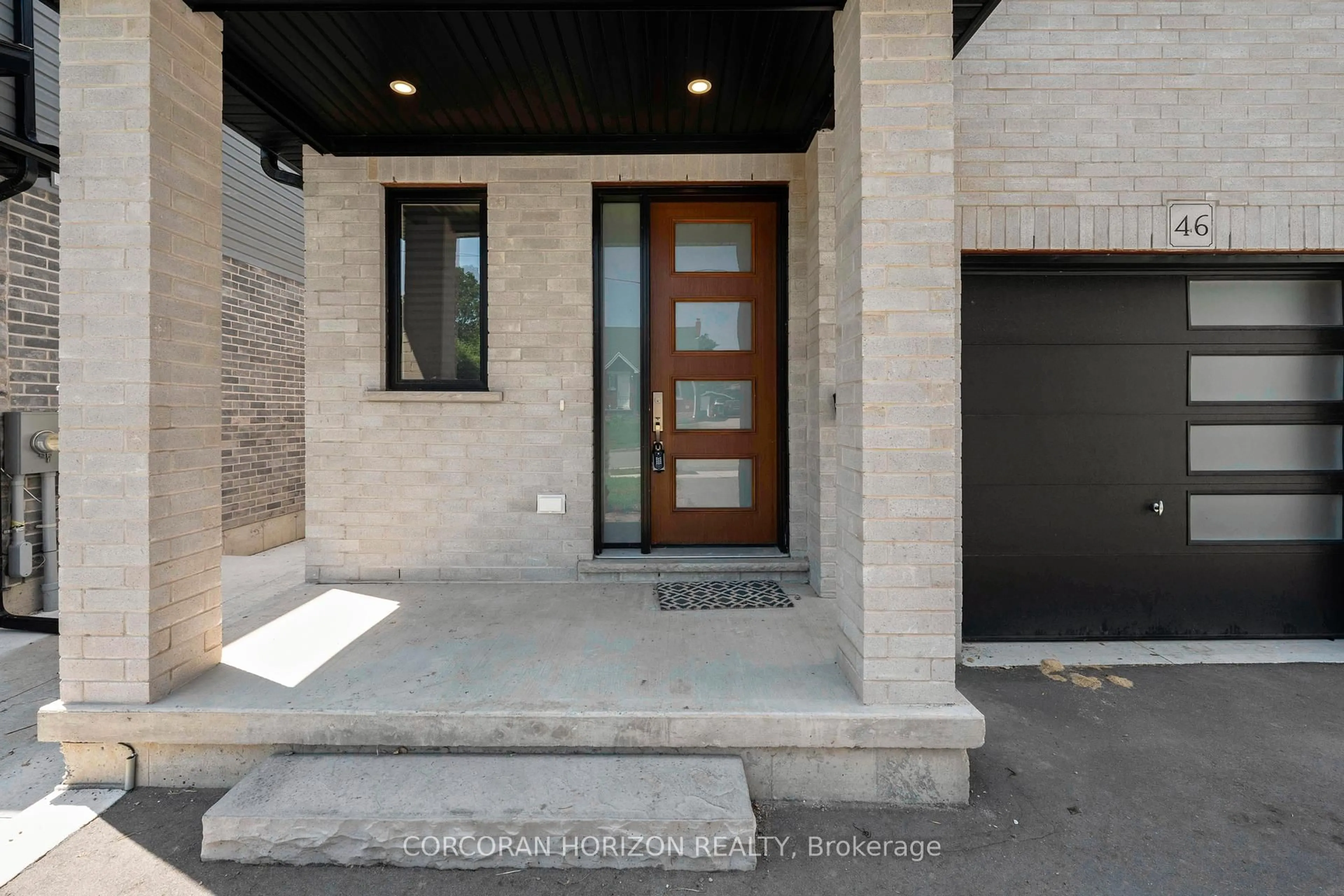 Indoor entryway for 46 Lowell St, Cambridge Ontario N1R 5C9