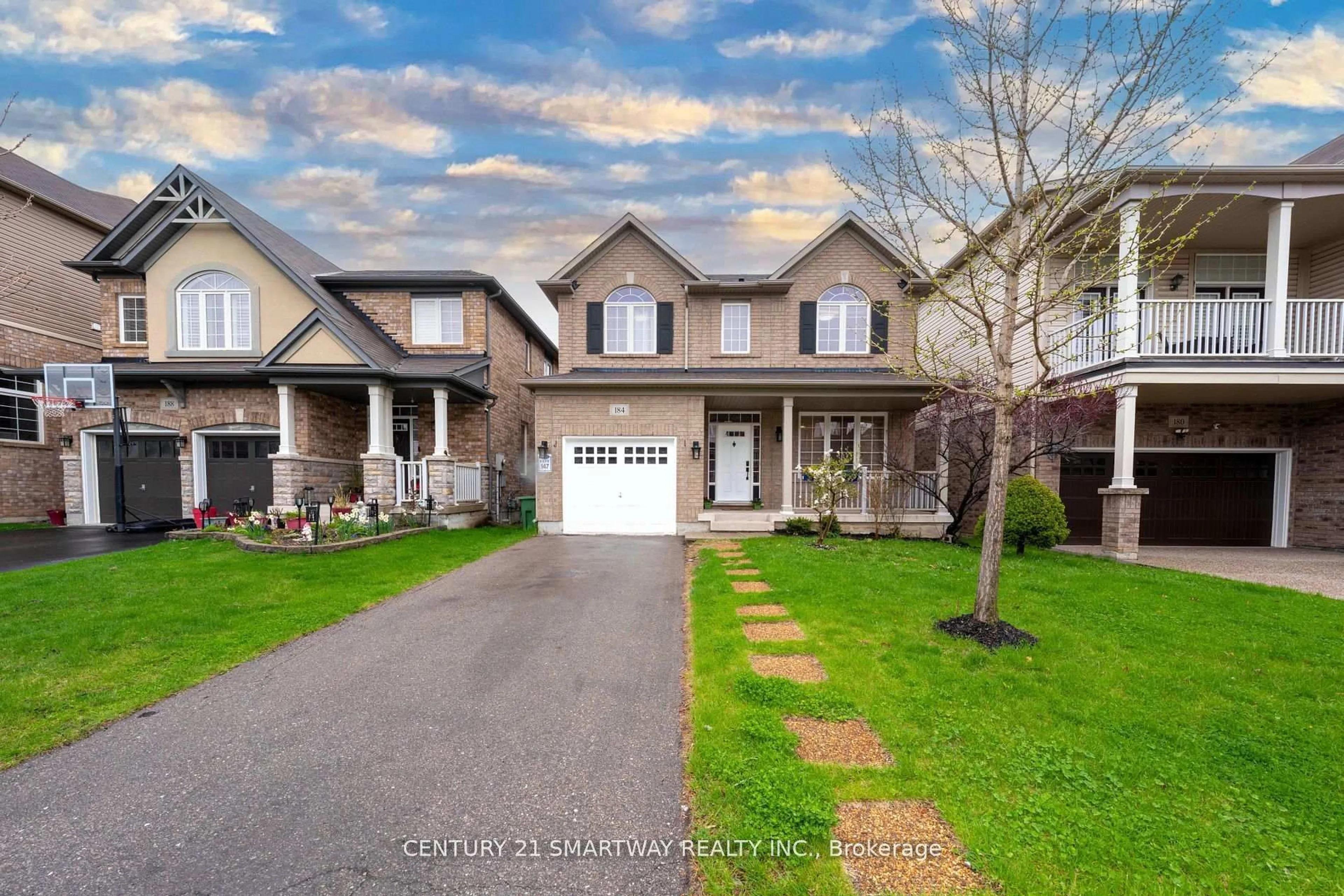 A pic from outside/outdoor area/front of a property/back of a property/a pic from drone, street for 184 Montreal Circ, Hamilton Ontario L8E 0C6