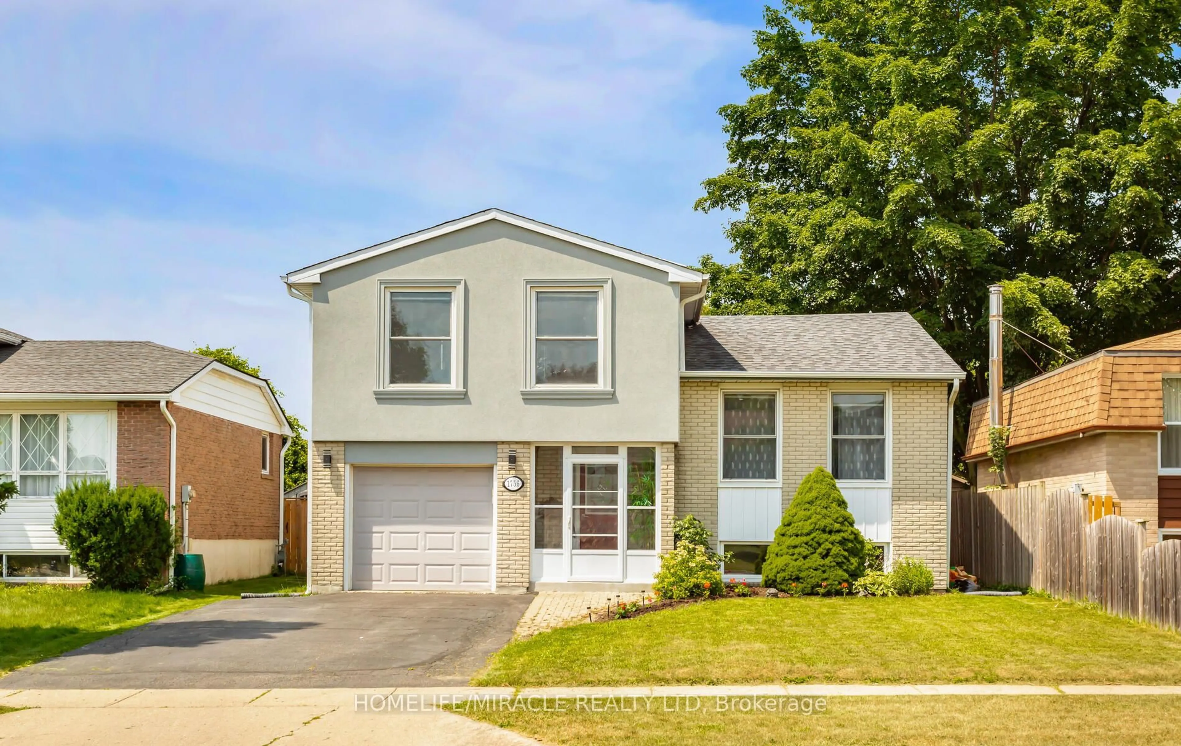 Home with vinyl exterior material, street for 1756 Briarwood Dr, Cambridge Ontario N3H 5A7