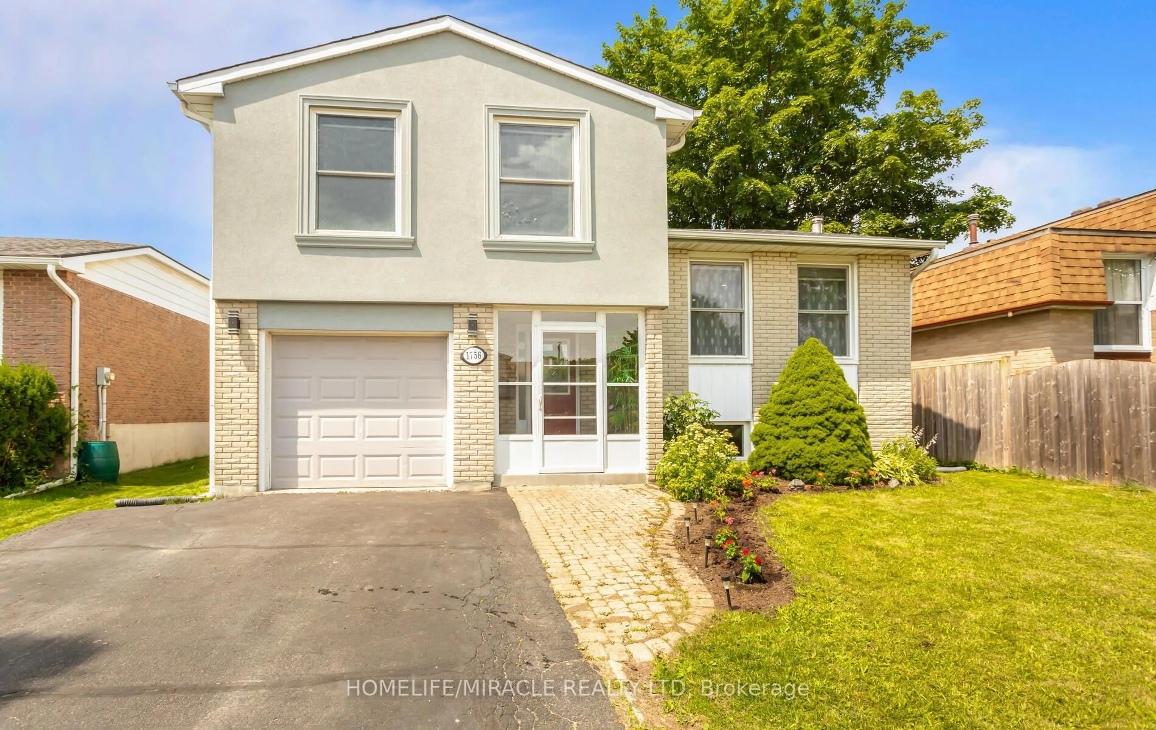 Home with vinyl exterior material, street for 1756 Briarwood Dr, Cambridge Ontario N3H 5A7