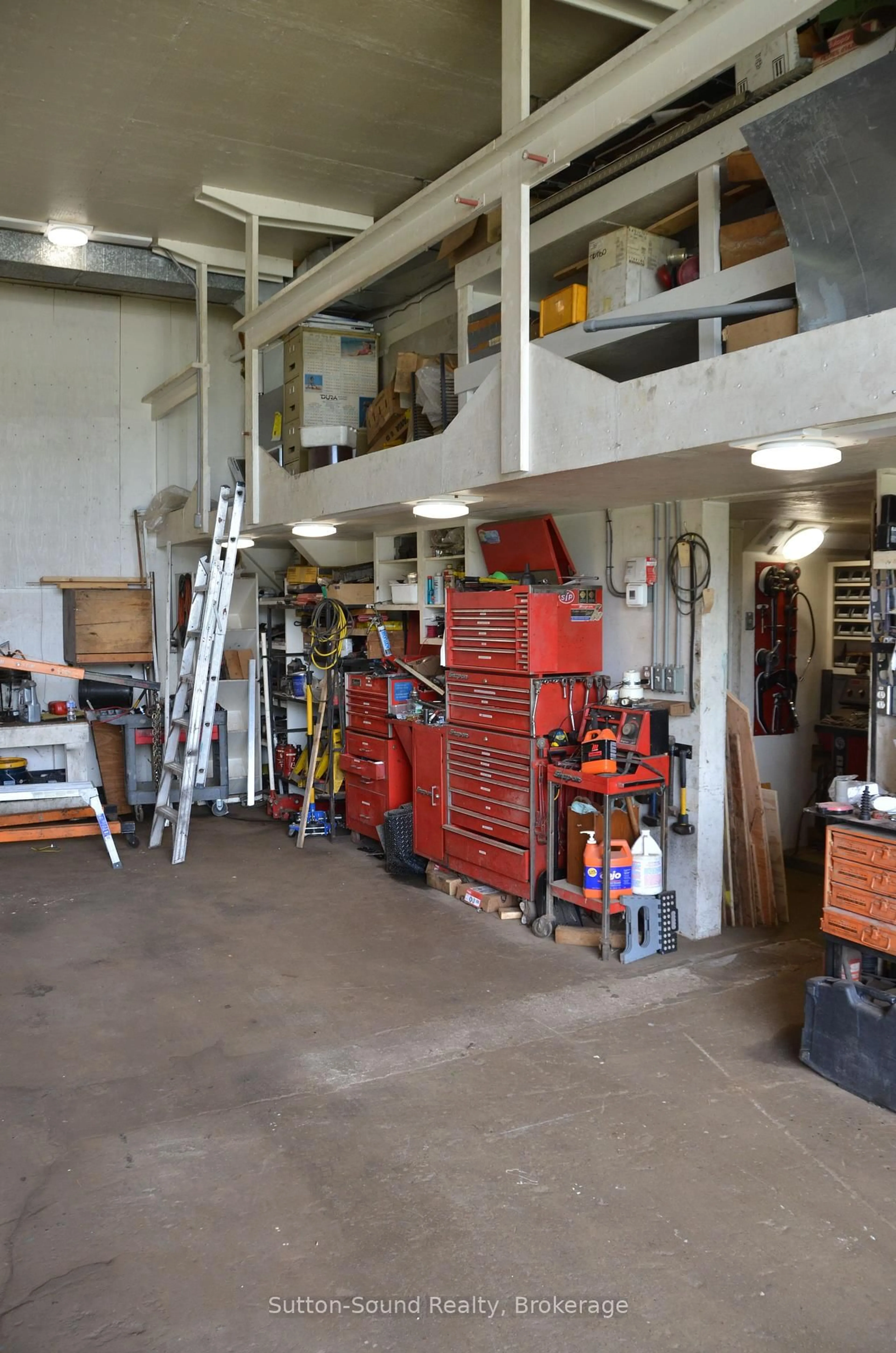 Indoor garage for 402432 GREY ROAD 4, West Grey Ontario N0H 1R0