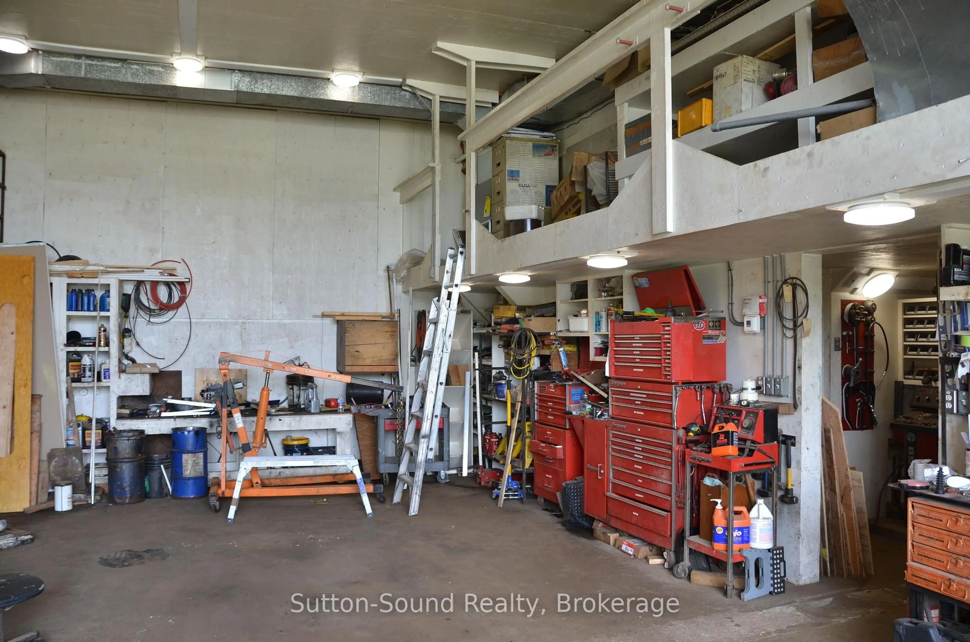 Indoor garage for 402432 GREY ROAD 4, West Grey Ontario N0H 1R0