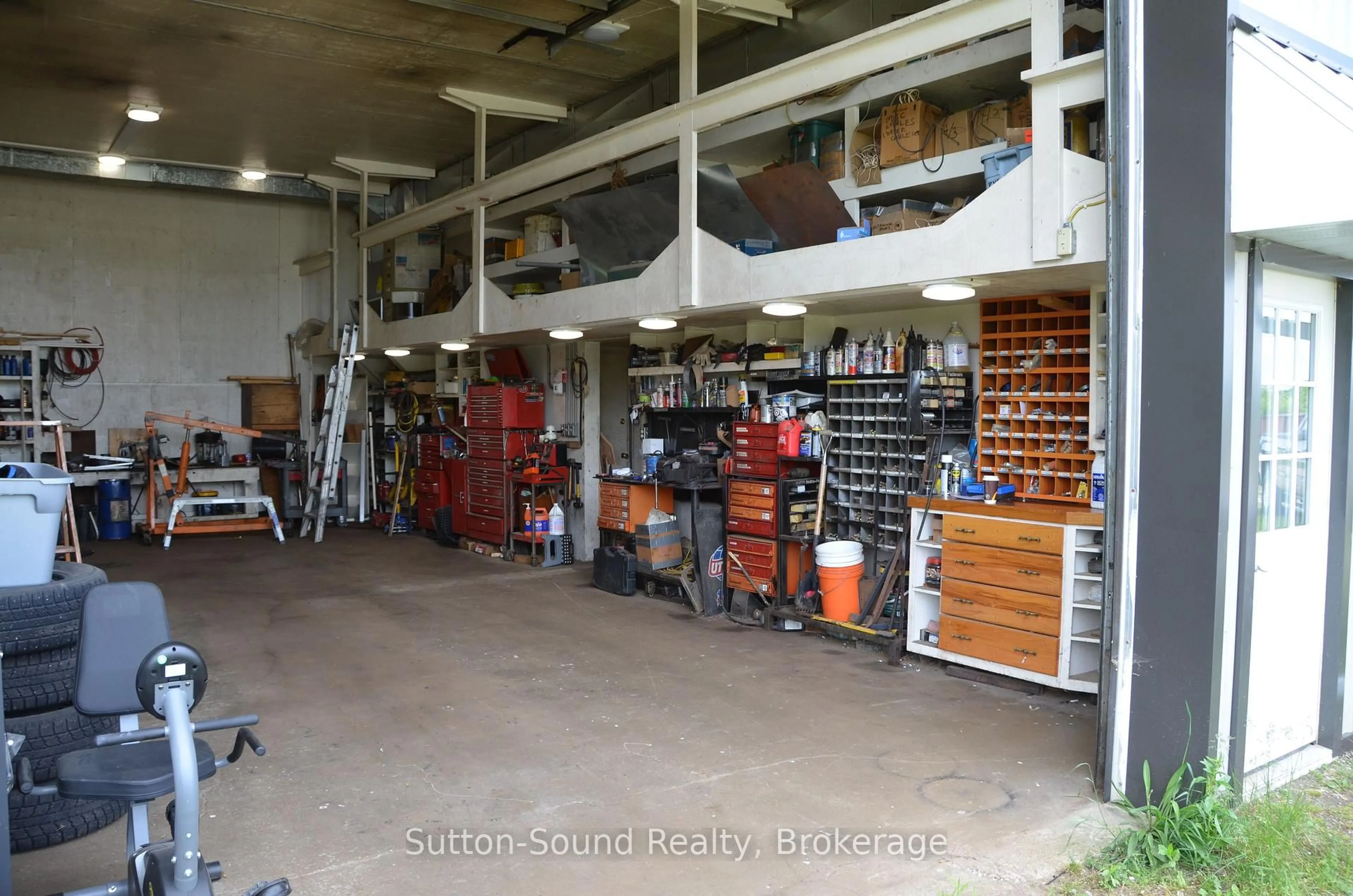Indoor garage for 402432 GREY ROAD 4, West Grey Ontario N0H 1R0