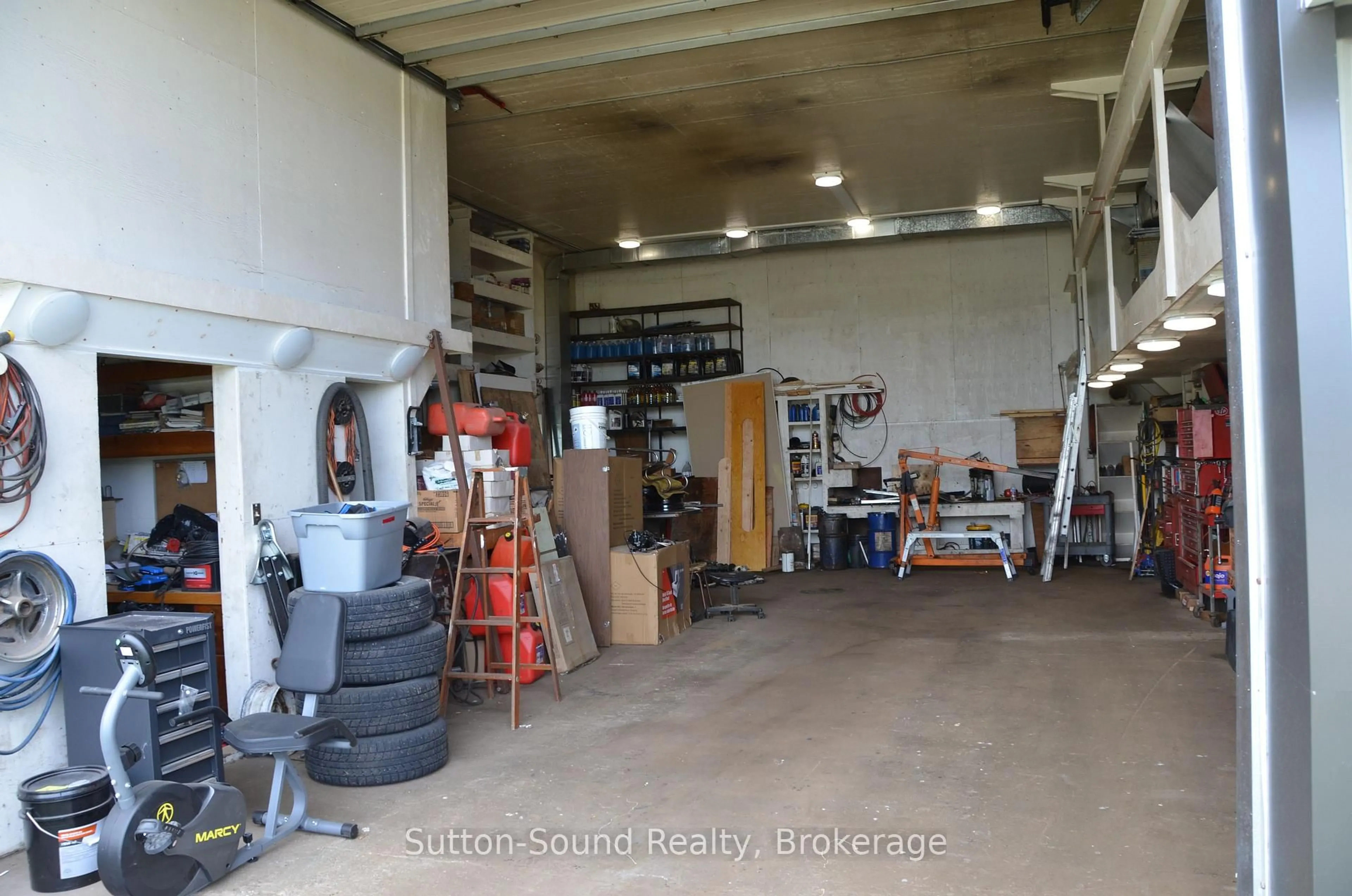 Indoor garage for 402432 GREY ROAD 4, West Grey Ontario N0H 1R0