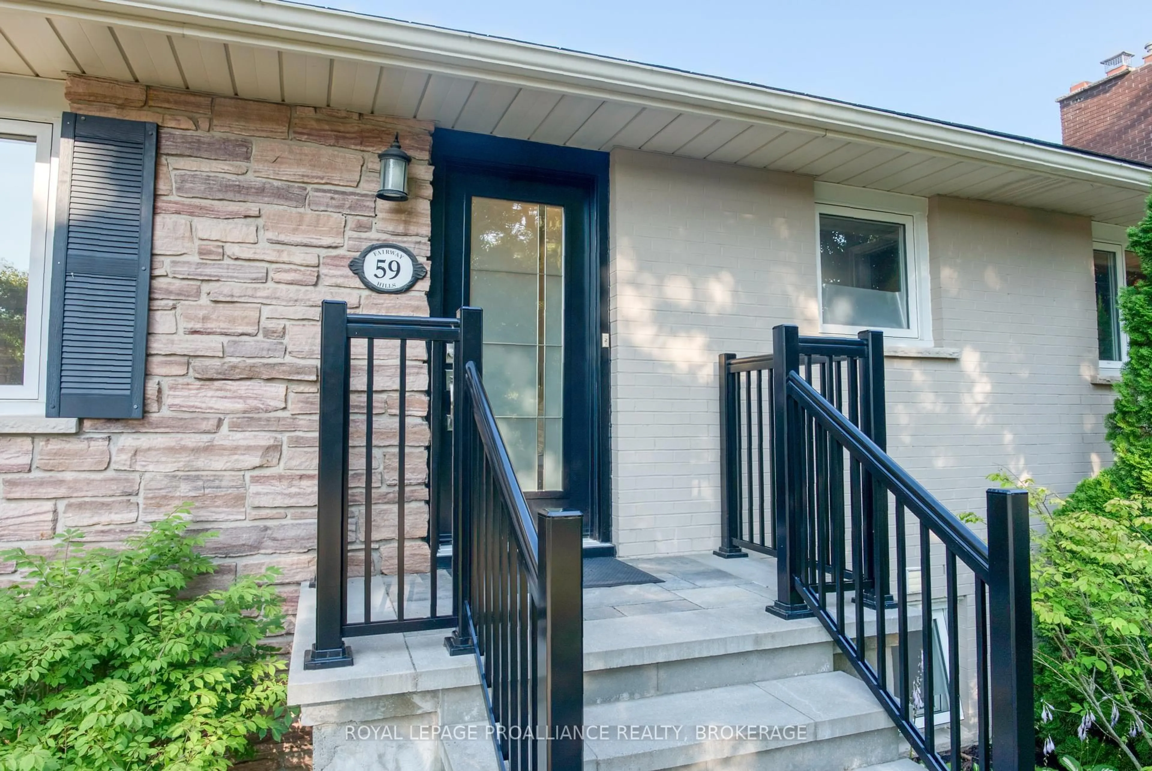 Indoor entryway for 59 Fairway Hill Cres, Kingston Ontario K7M 2B3