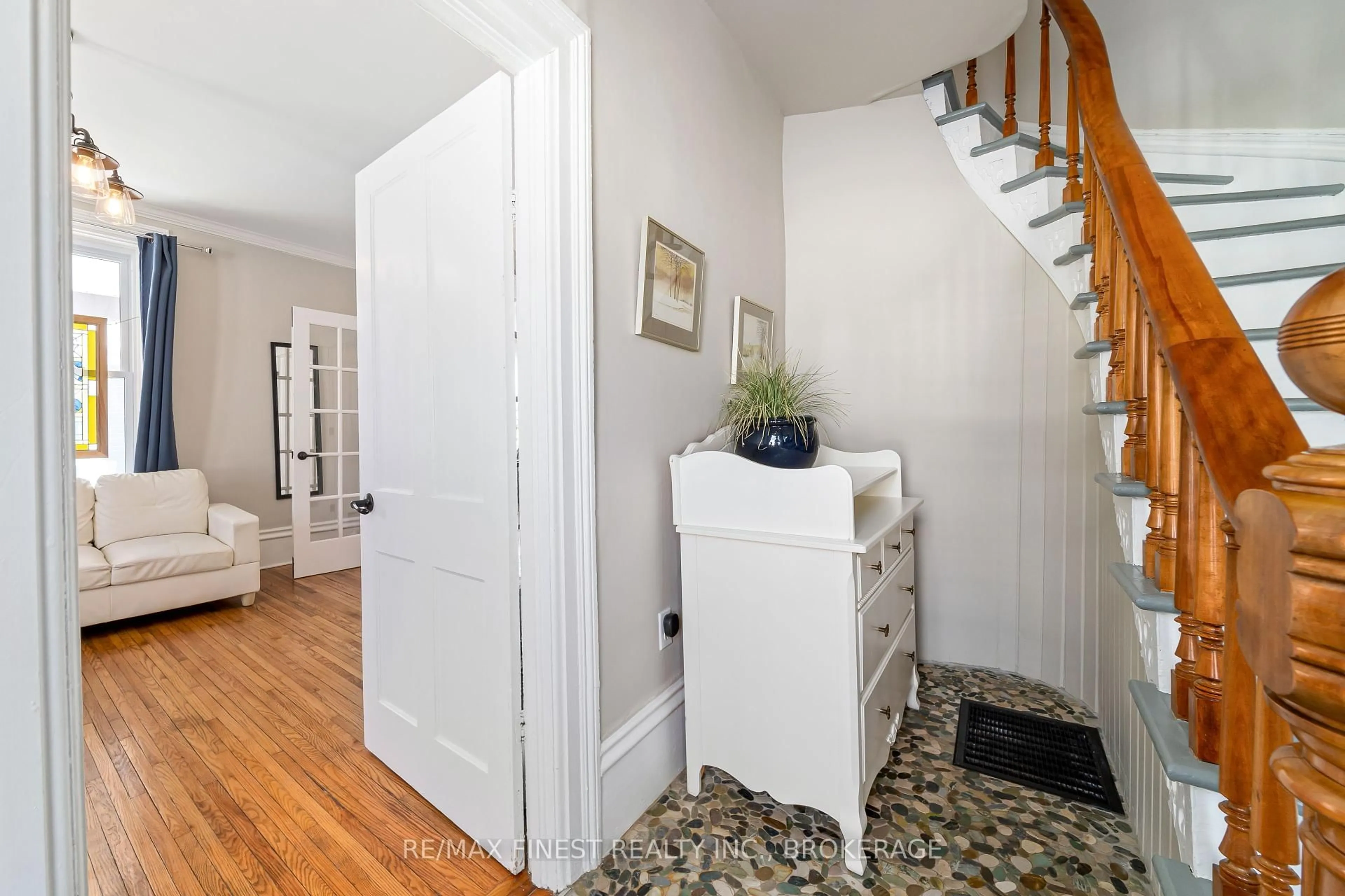 Indoor entryway for 21A Centre St, Prince Edward County Ontario K0K 2T0