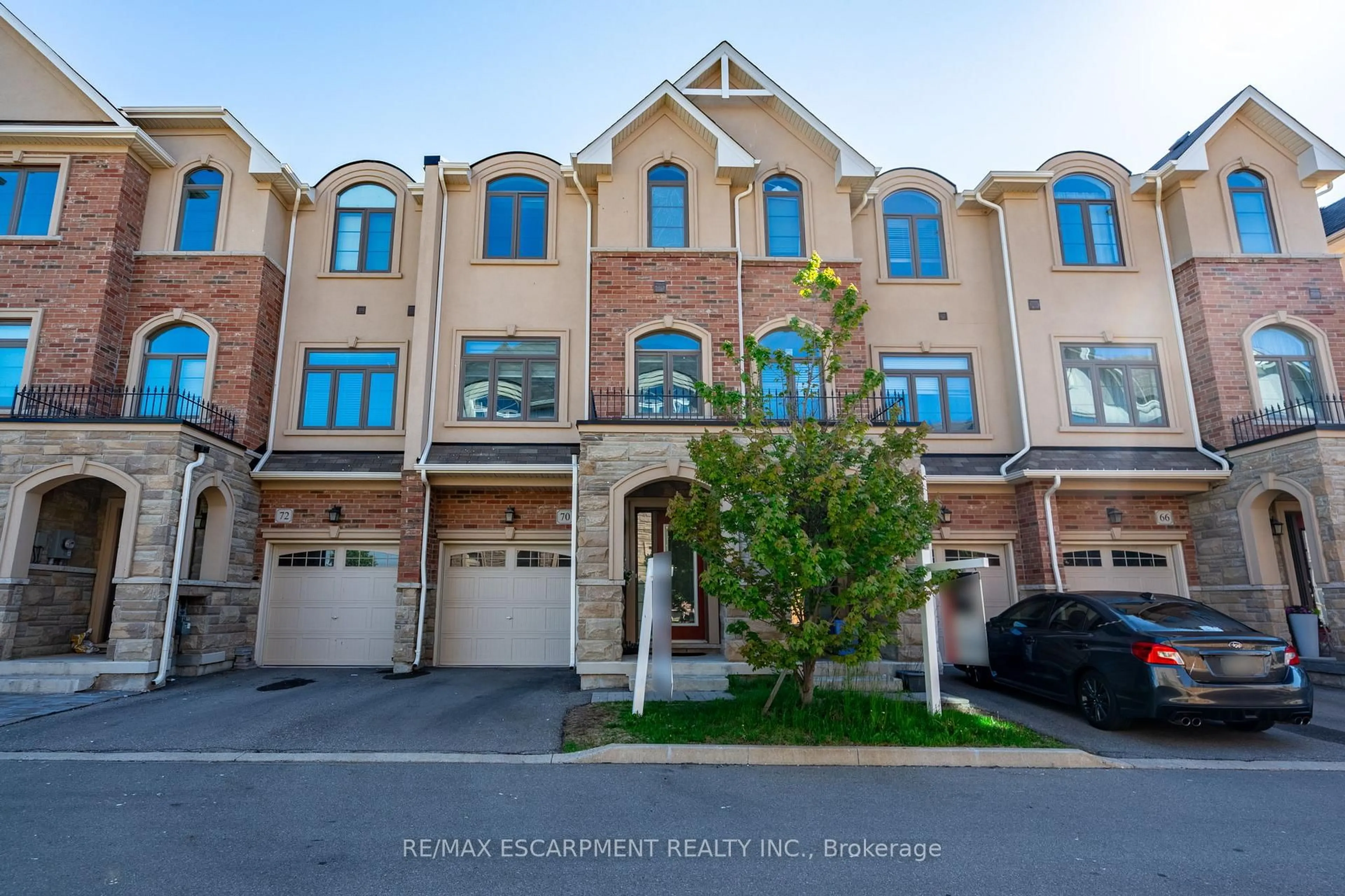 A pic from outside/outdoor area/front of a property/back of a property/a pic from drone, street for 70 Borers Creek Circ, Hamilton Ontario L8B 1W3