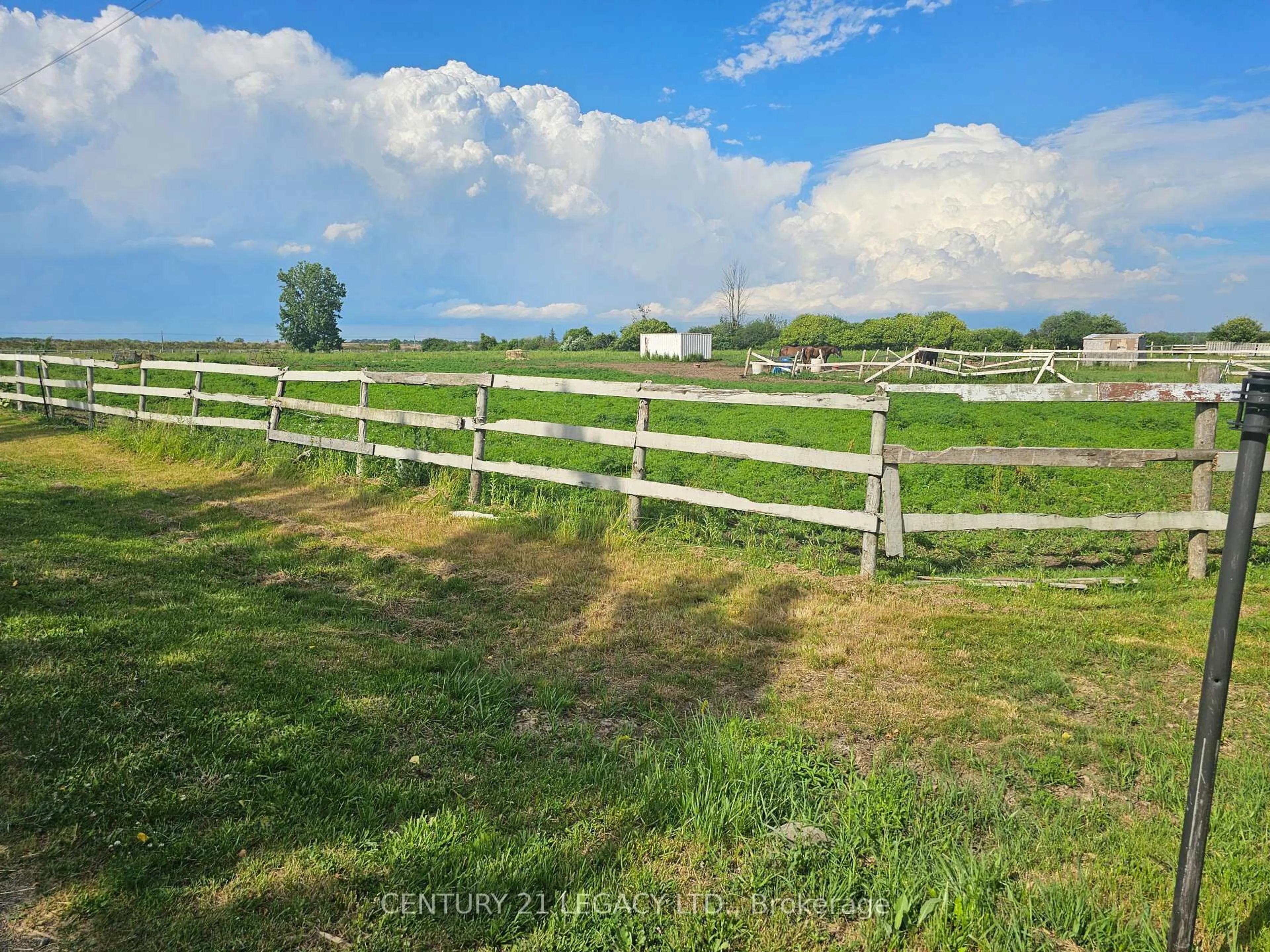 A pic from outside/outdoor area/front of a property/back of a property/a pic from drone, mountain view for 2569 BERTIE Rd, Fort Erie Ontario L0S 1S0