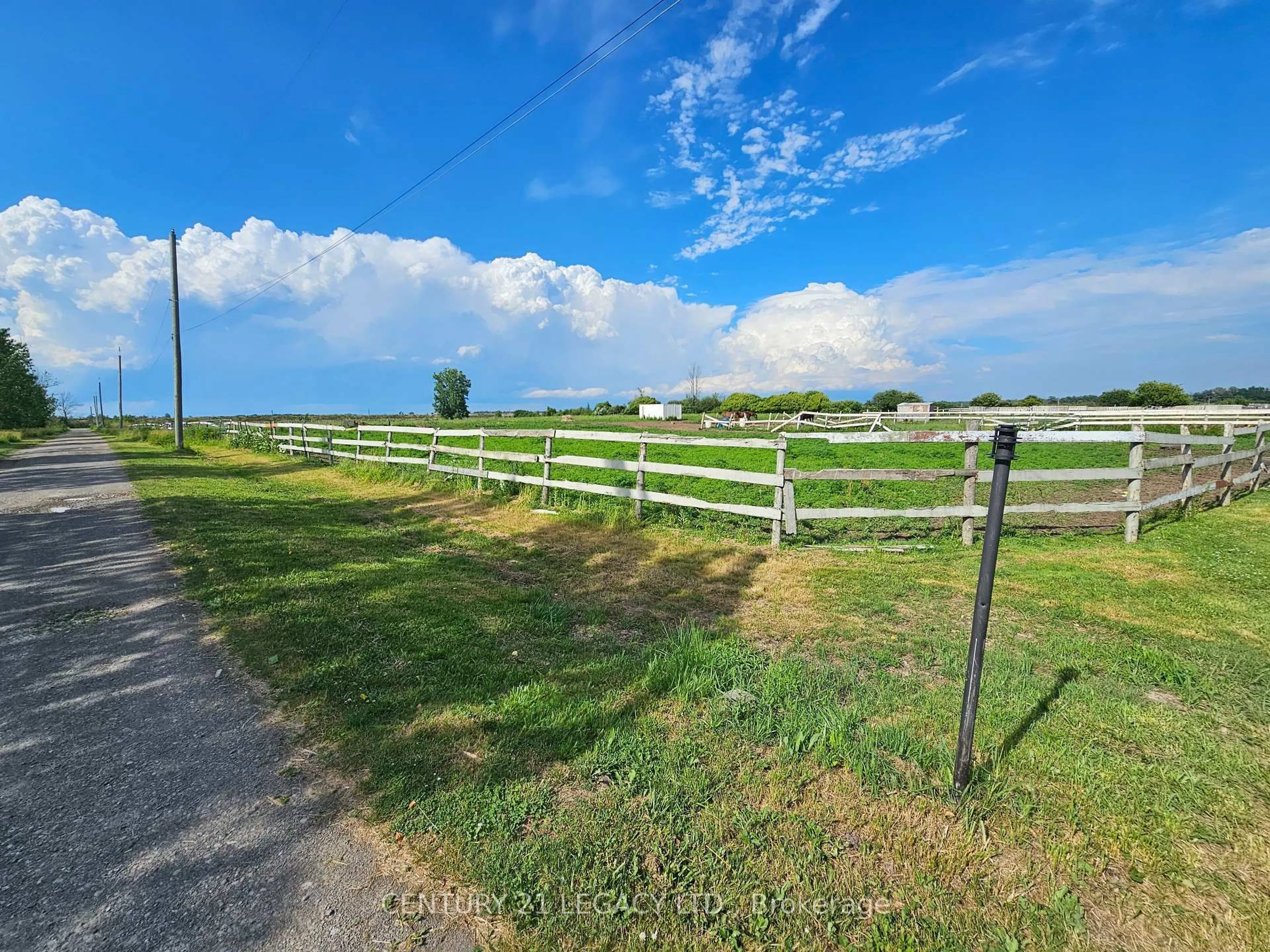A pic from outside/outdoor area/front of a property/back of a property/a pic from drone, mountain view for 2569 BERTIE Rd, Fort Erie Ontario L0S 1S0