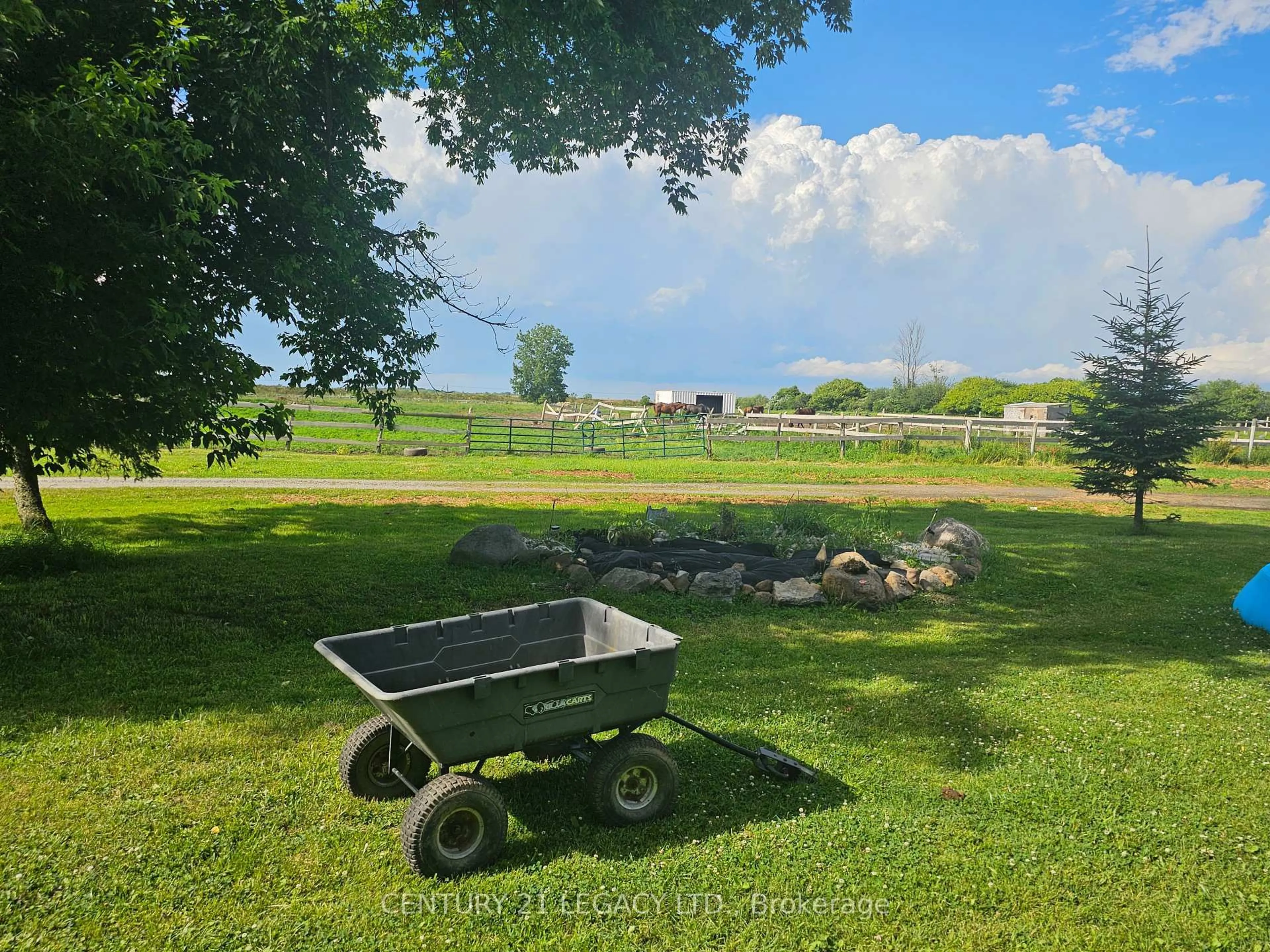 A pic from outside/outdoor area/front of a property/back of a property/a pic from drone, mountain view for 2569 BERTIE Rd, Fort Erie Ontario L0S 1S0