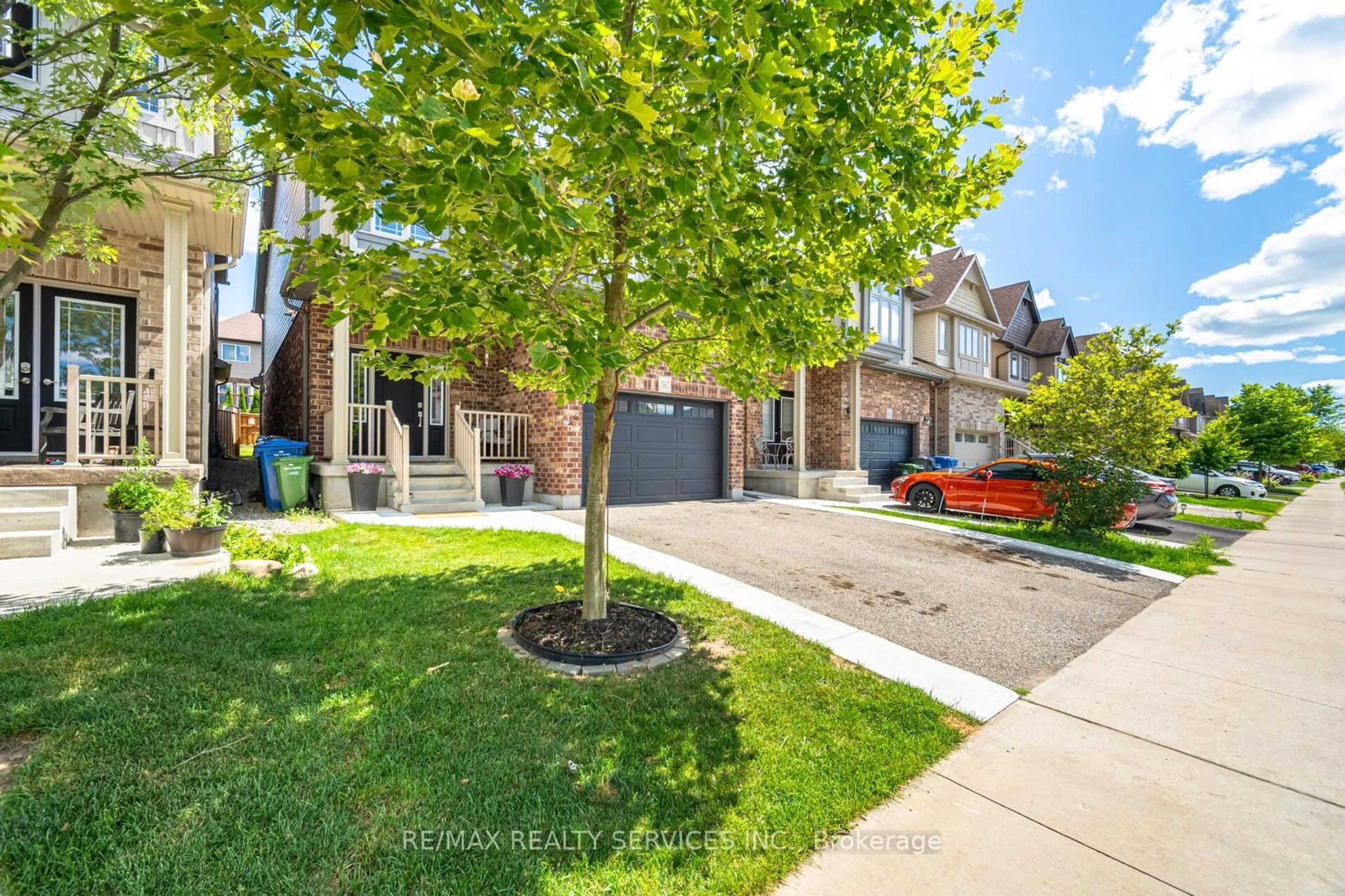 A pic from outside/outdoor area/front of a property/back of a property/a pic from drone, street for 567 Starwood Dr, Guelph Ontario N1E 0L9