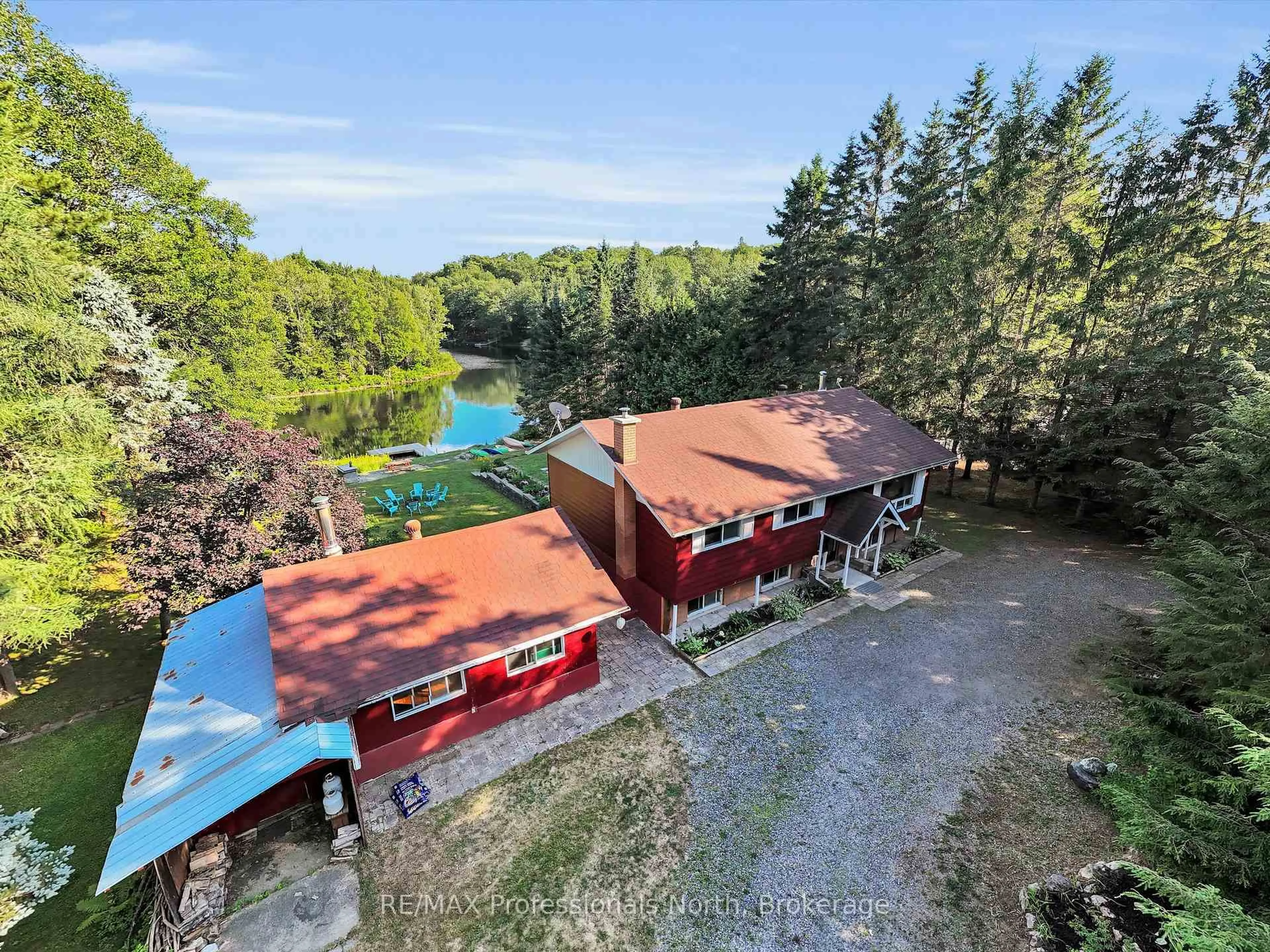 A pic from outside/outdoor area/front of a property/back of a property/a pic from drone, water/lake/river/ocean view for 1375 Sherwood Forest Dr, Bracebridge Ontario P1L 1X3
