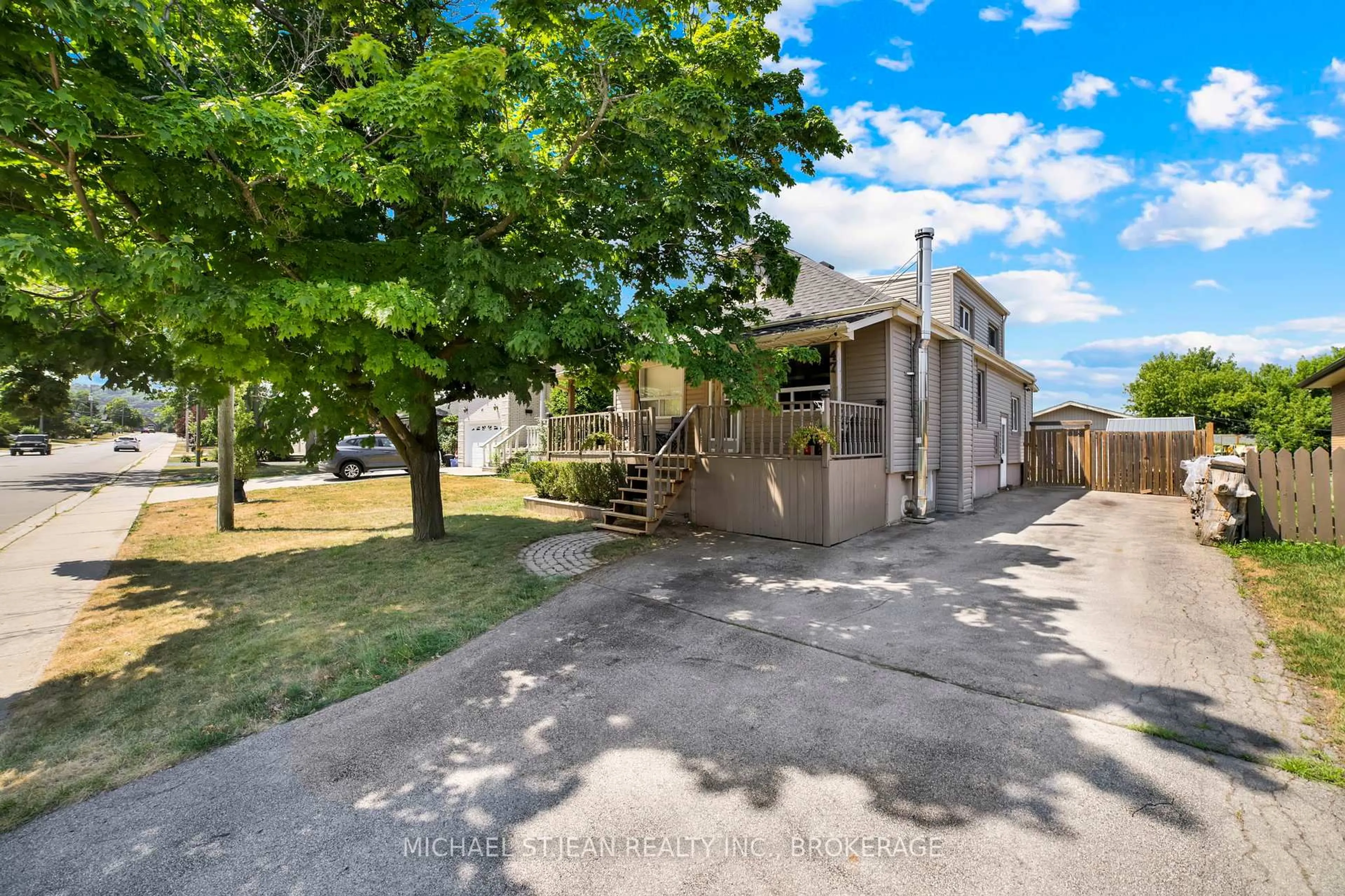 A pic from outside/outdoor area/front of a property/back of a property/a pic from drone, street for 47 Worsley Rd, Hamilton Ontario L8E 2E9
