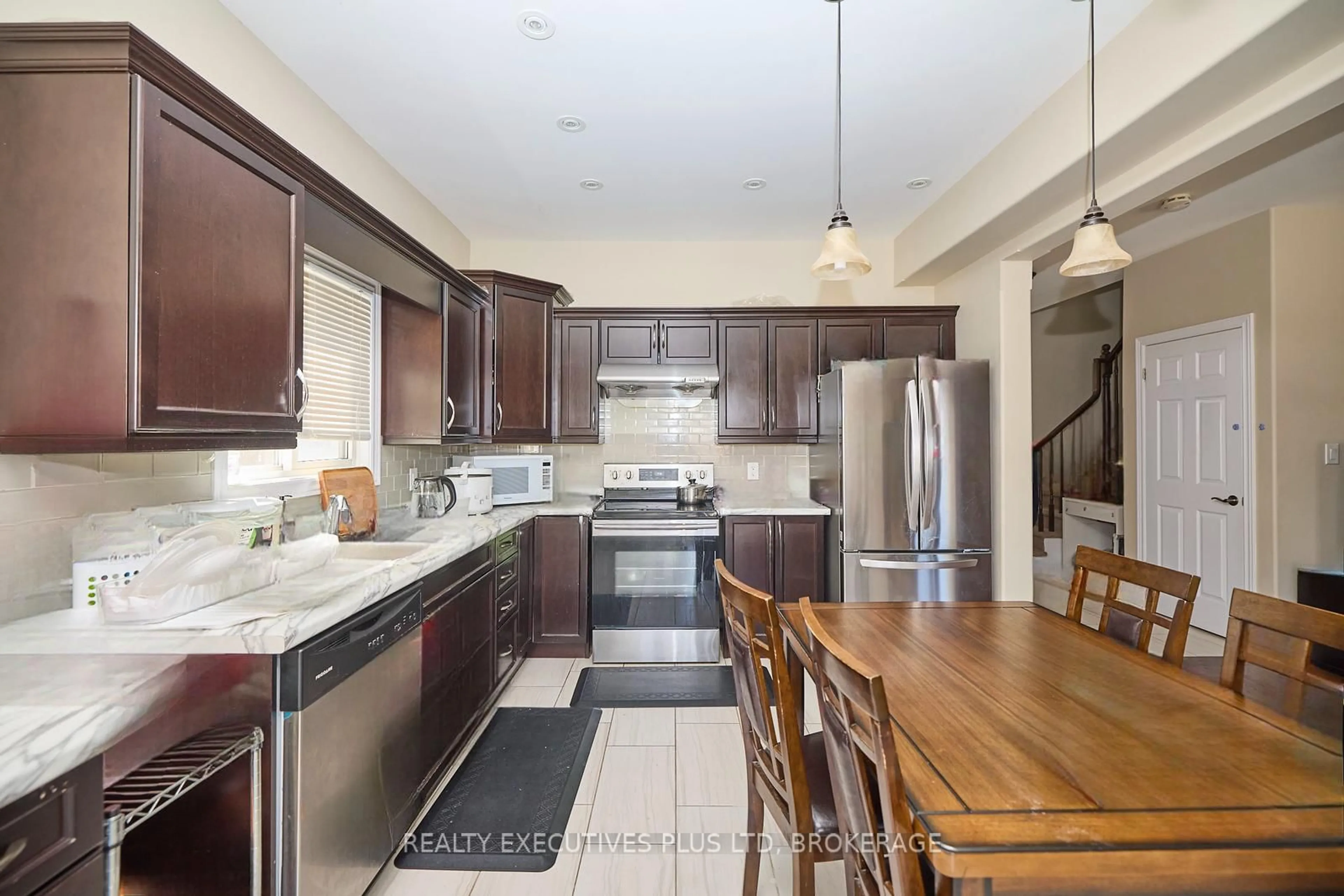 Open concept kitchen, ceramic/tile floor for 8433 Angie Dr, Niagara Falls Ontario L2H 0M9