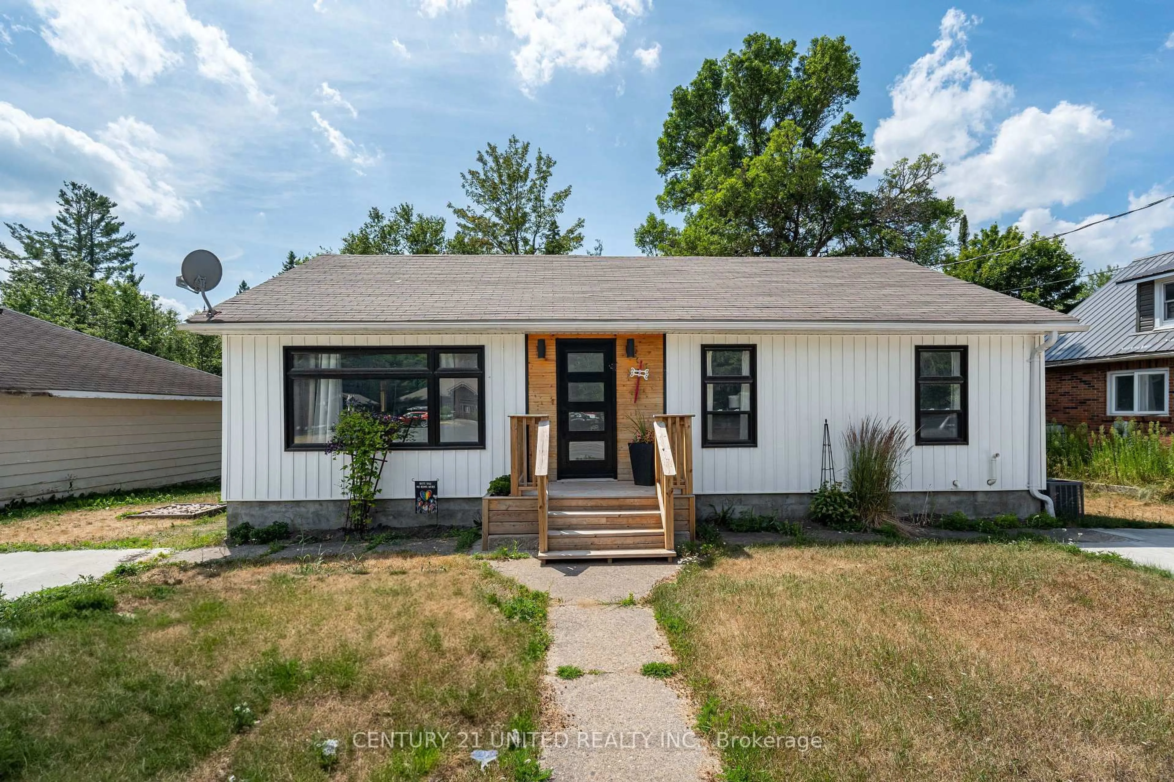 Home with vinyl exterior material, street for 178 Burleigh St, North Kawartha Ontario K0L 1A0