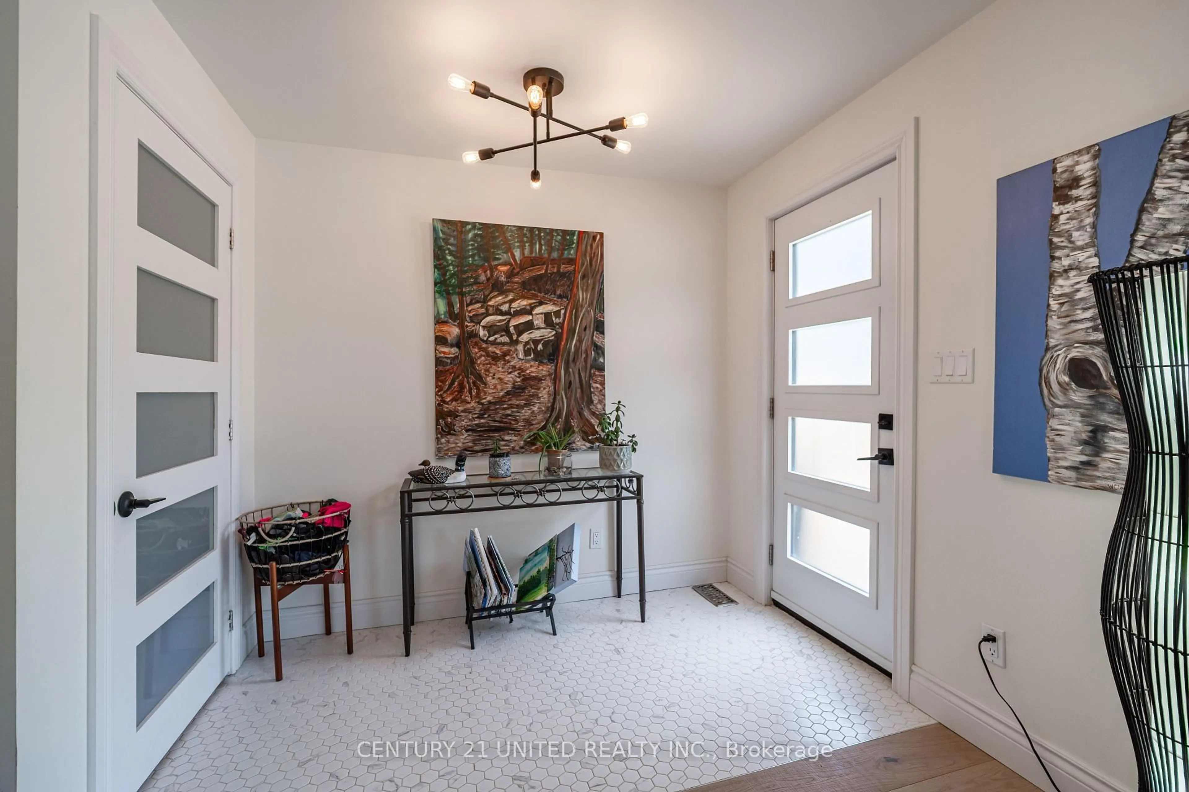 Indoor entryway for 178 Burleigh St, North Kawartha Ontario K0L 1A0