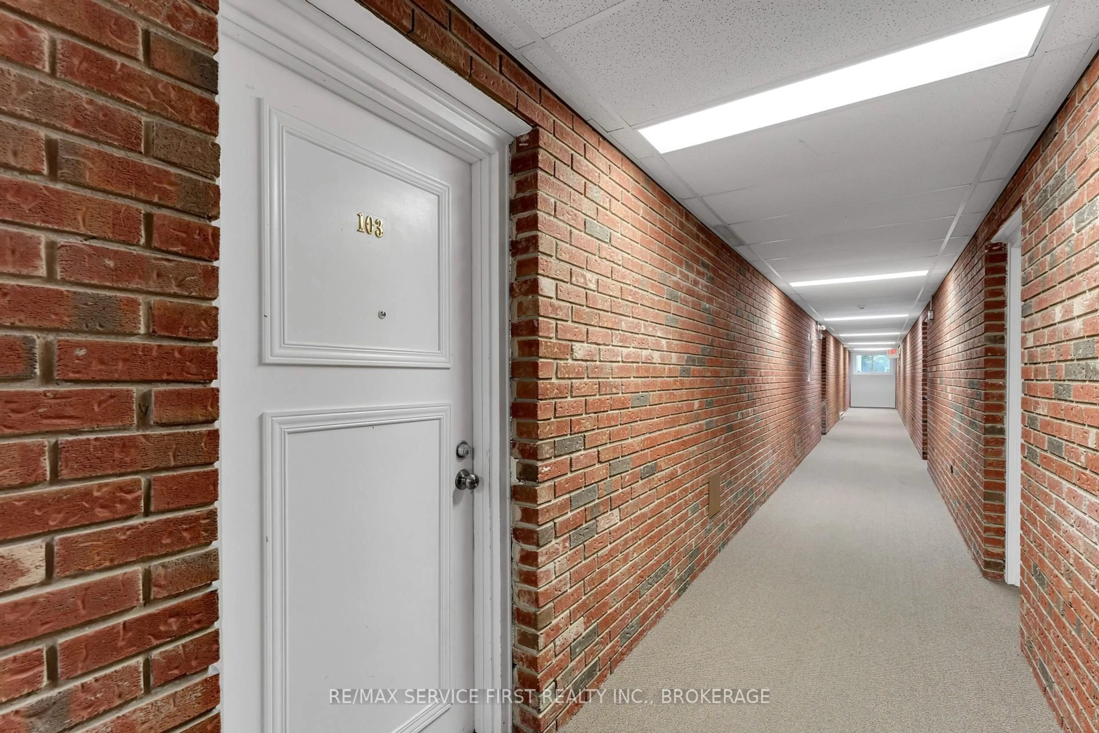 Indoor entryway for 1010 Pembridge Cres #103, Kingston Ontario K7P 1A3