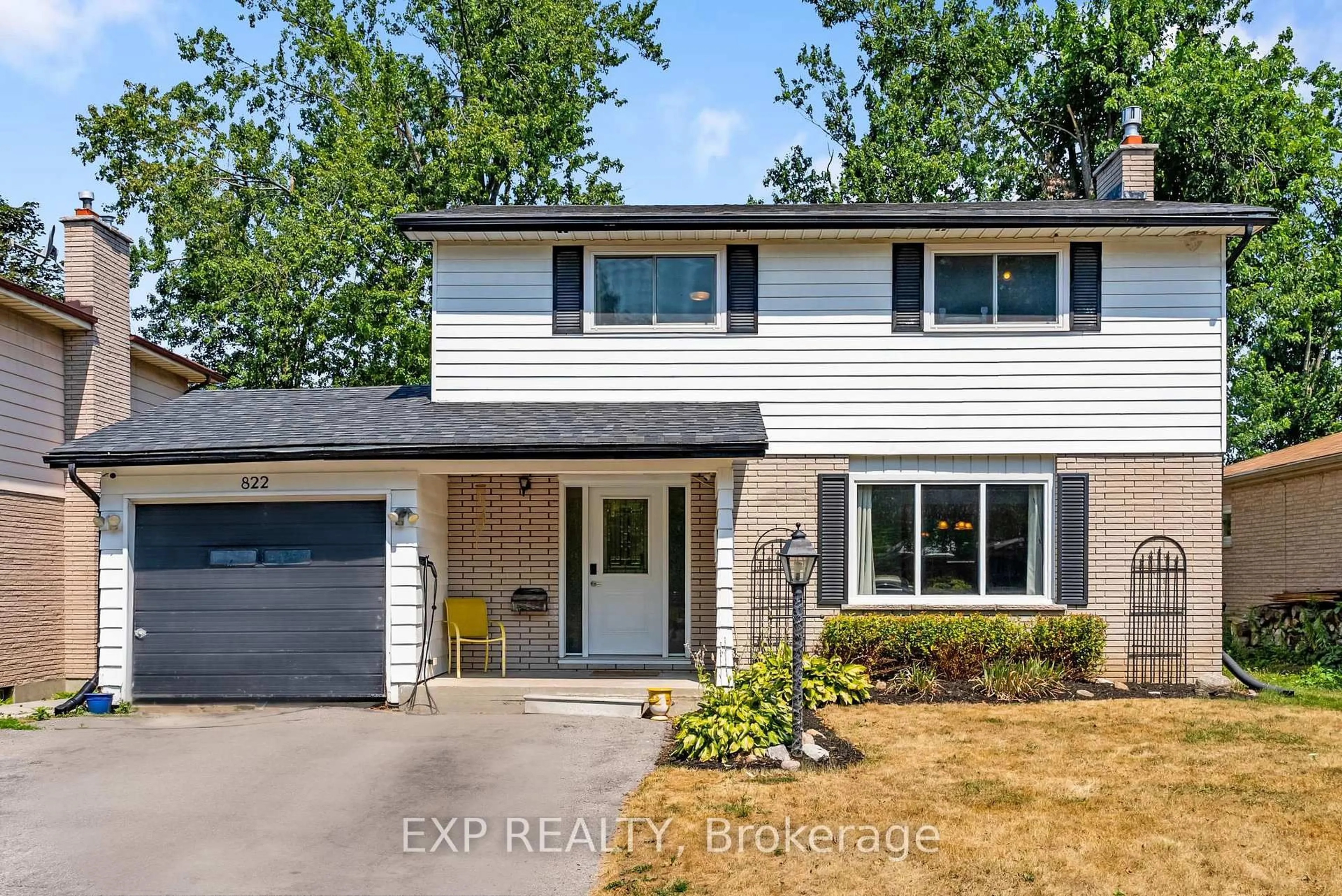 Home with vinyl exterior material, street for 822 Foxe St, Peterborough North Ontario K9H 6Y7