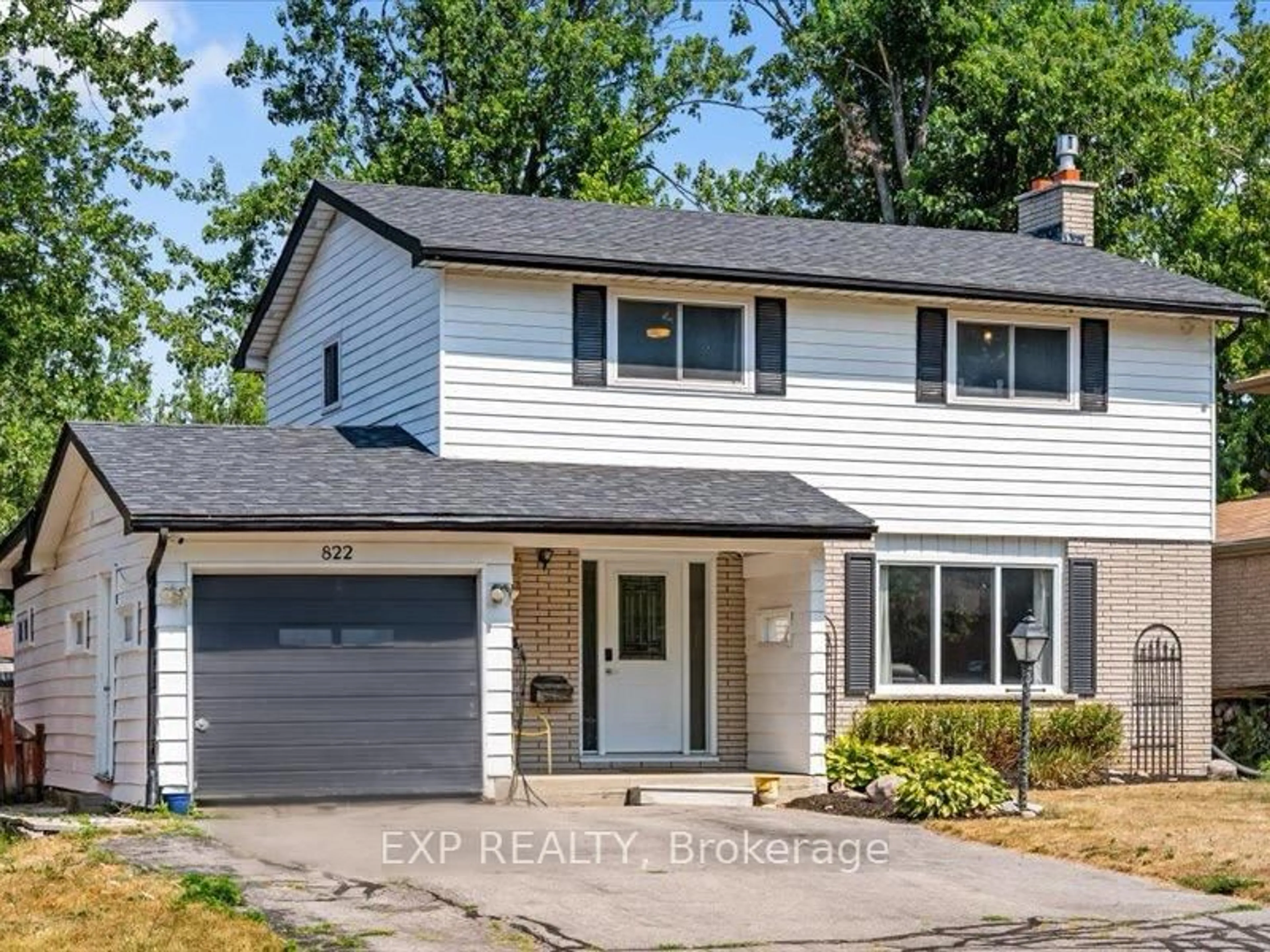 Home with vinyl exterior material, street for 822 Foxe St, Peterborough North Ontario K9H 6Y7