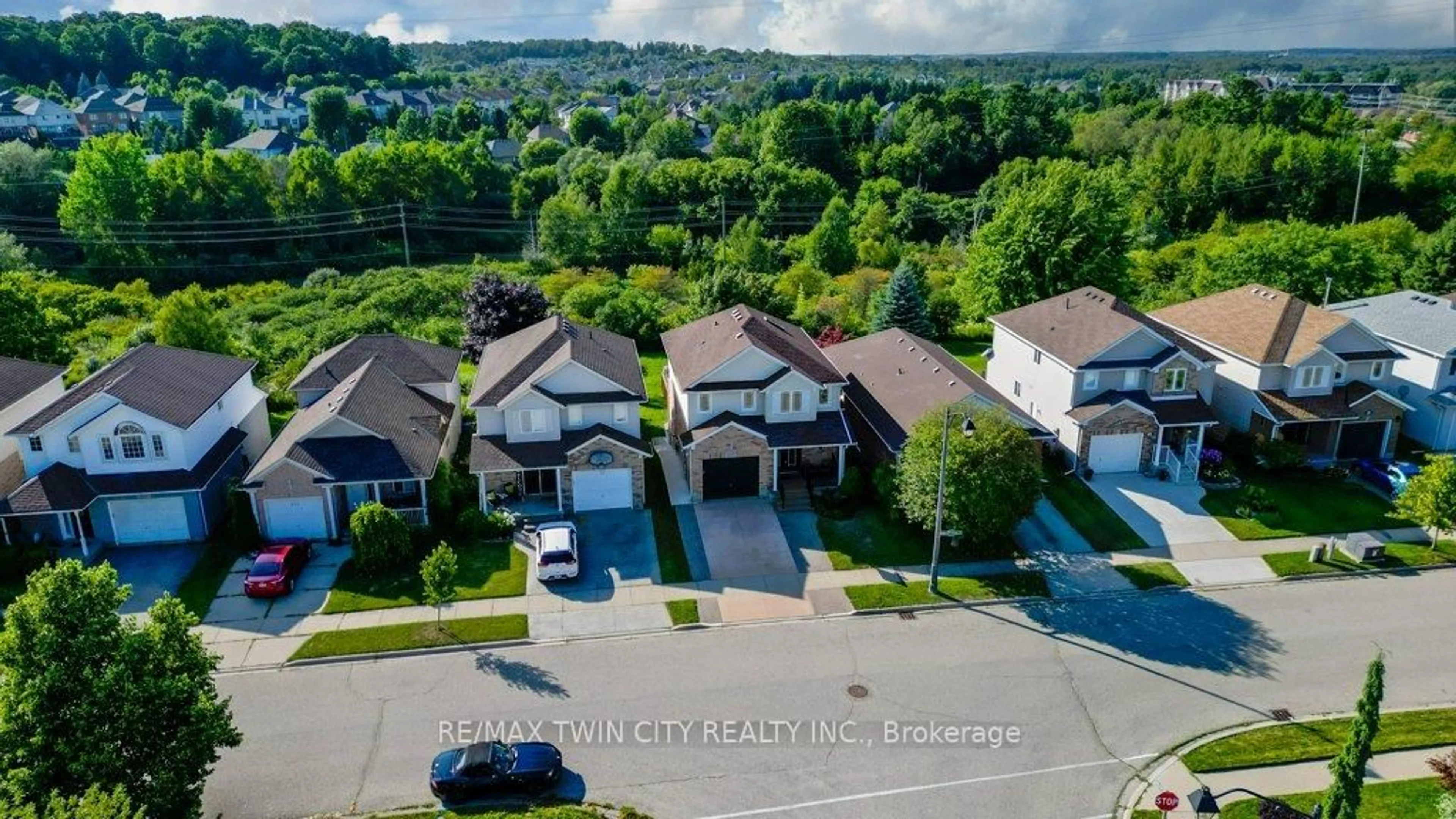 A pic from outside/outdoor area/front of a property/back of a property/a pic from drone, street for 648 Brandenburg Blvd, Waterloo Ontario N2T 2V3