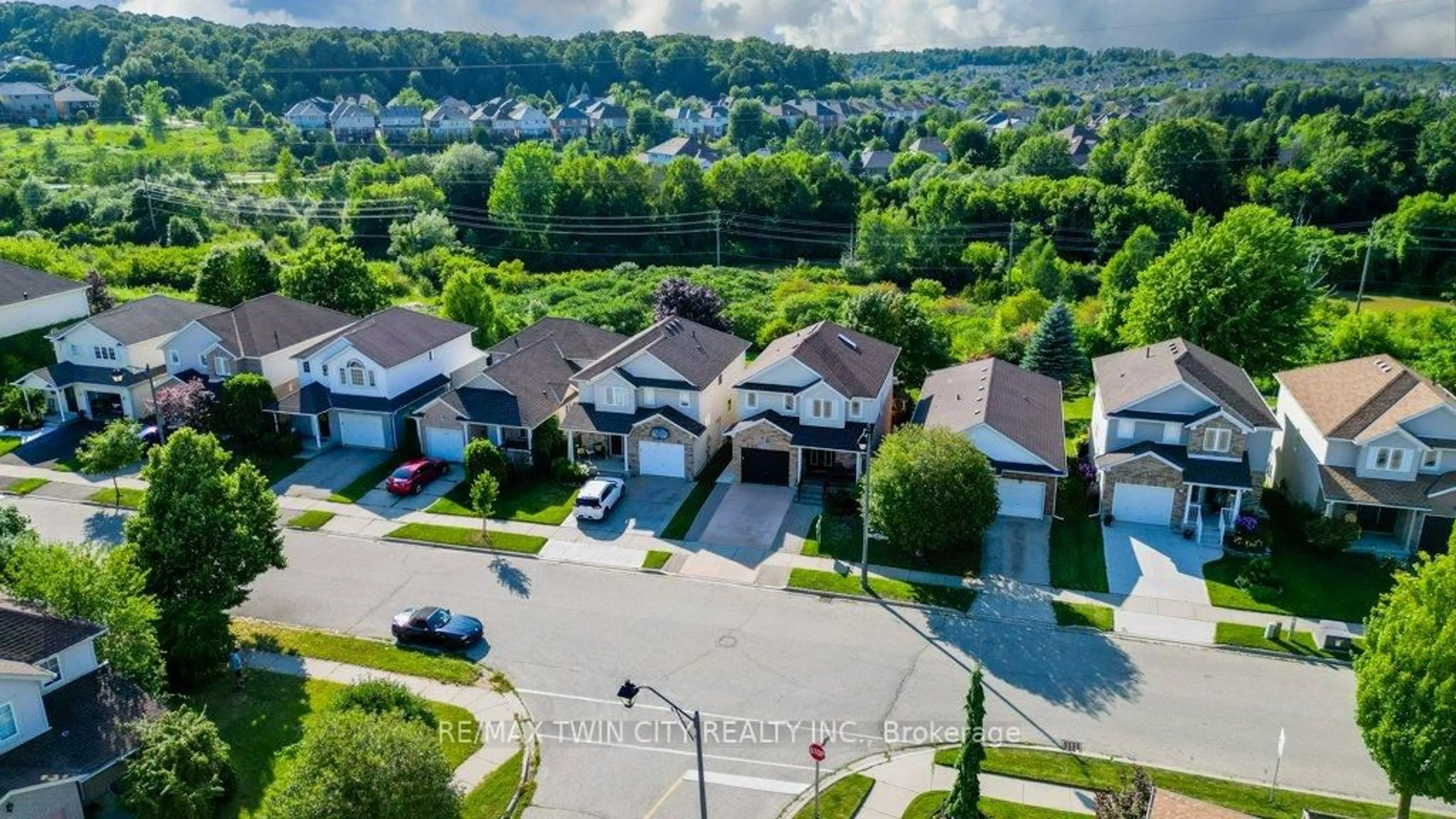 A pic from outside/outdoor area/front of a property/back of a property/a pic from drone, street for 648 Brandenburg Blvd, Waterloo Ontario N2T 2V3