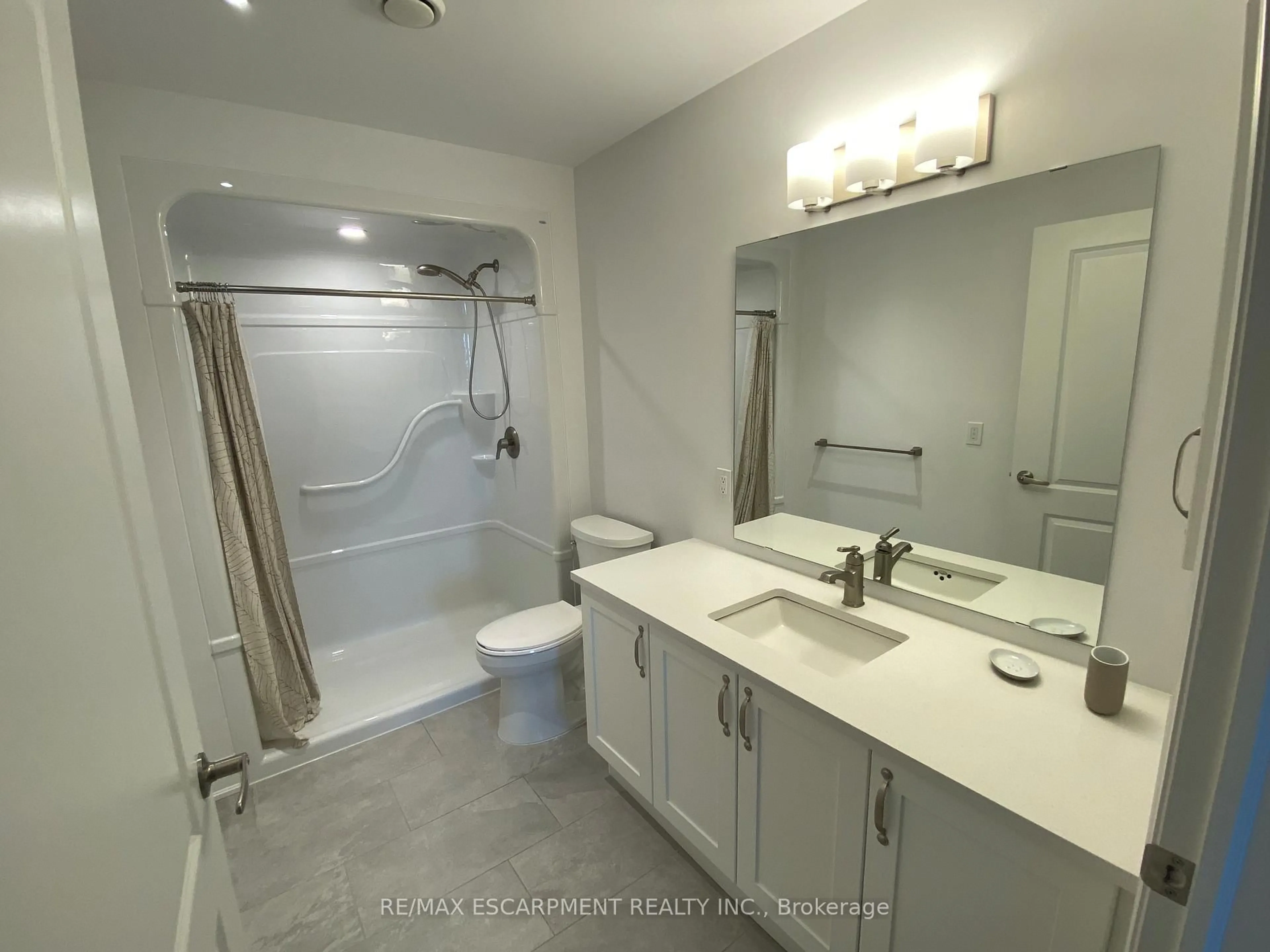 Standard bathroom, ceramic/tile floor for 39 SISTER VARGA Terr #403, Hamilton Ontario L9B 0J7