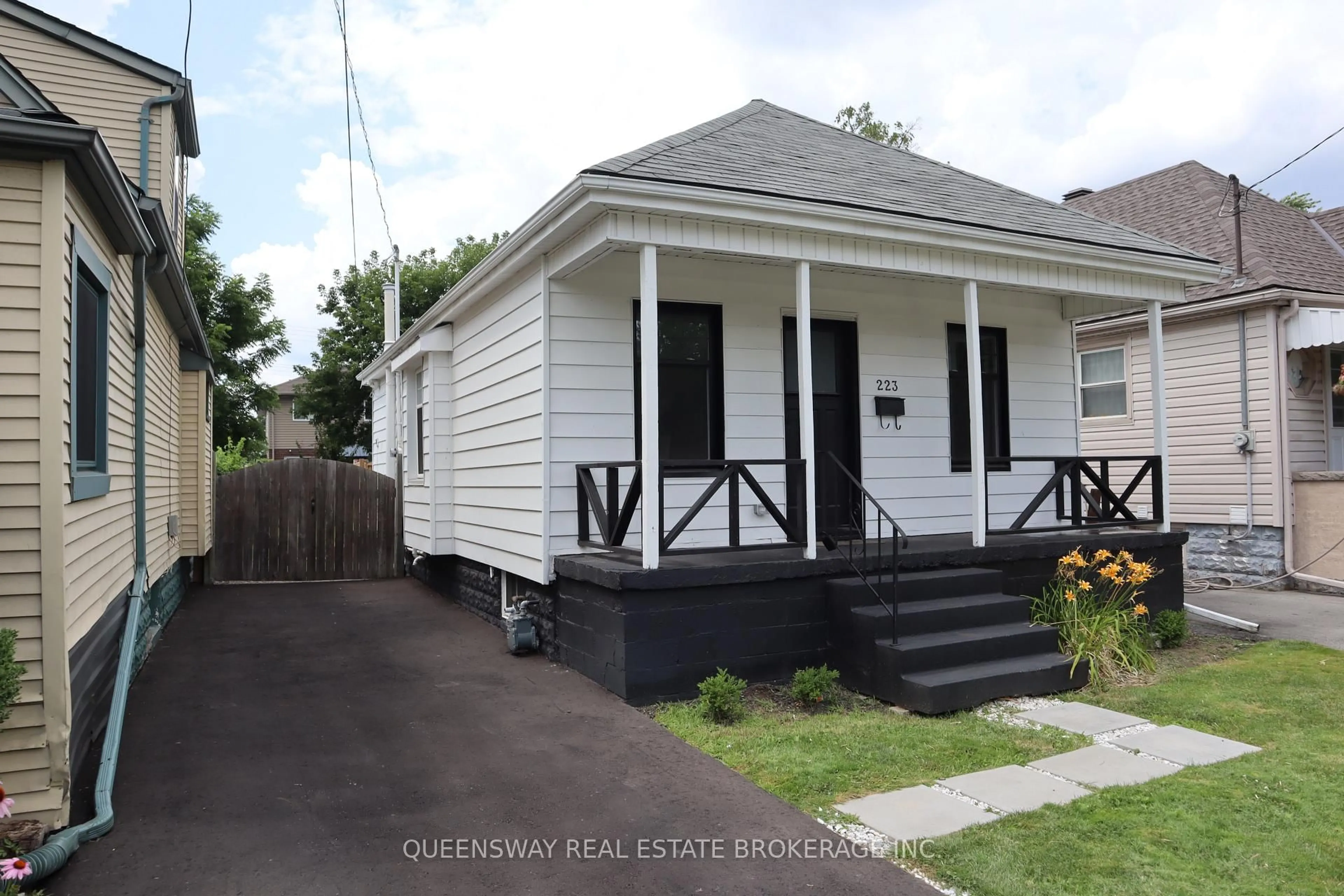 Home with vinyl exterior material, street for 223 Tolton Ave, Hamilton Ontario L8H 5P2