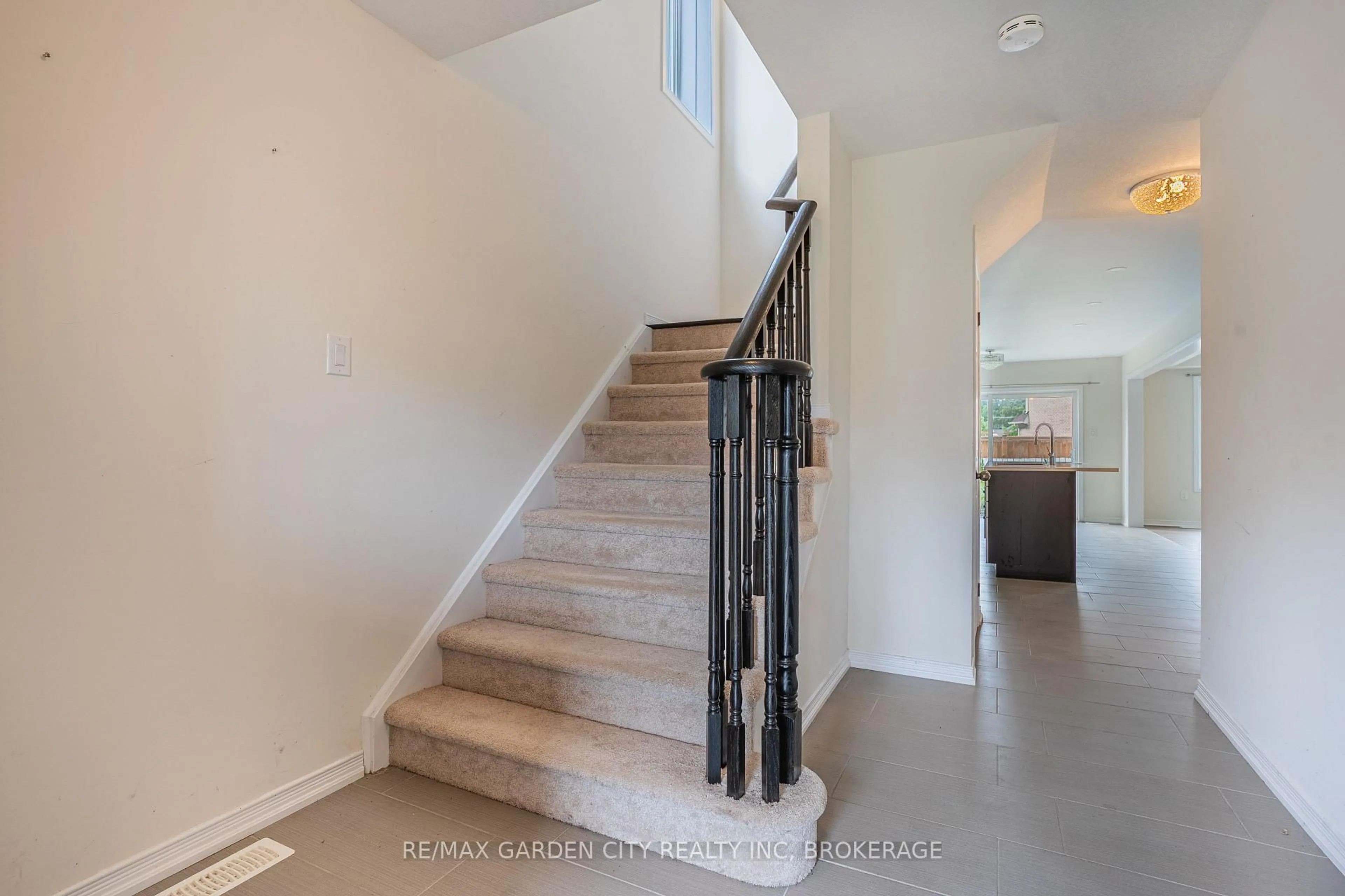 Stairs for 7993 Hackberry Tr, Niagara Falls Ontario L2H 2Y6