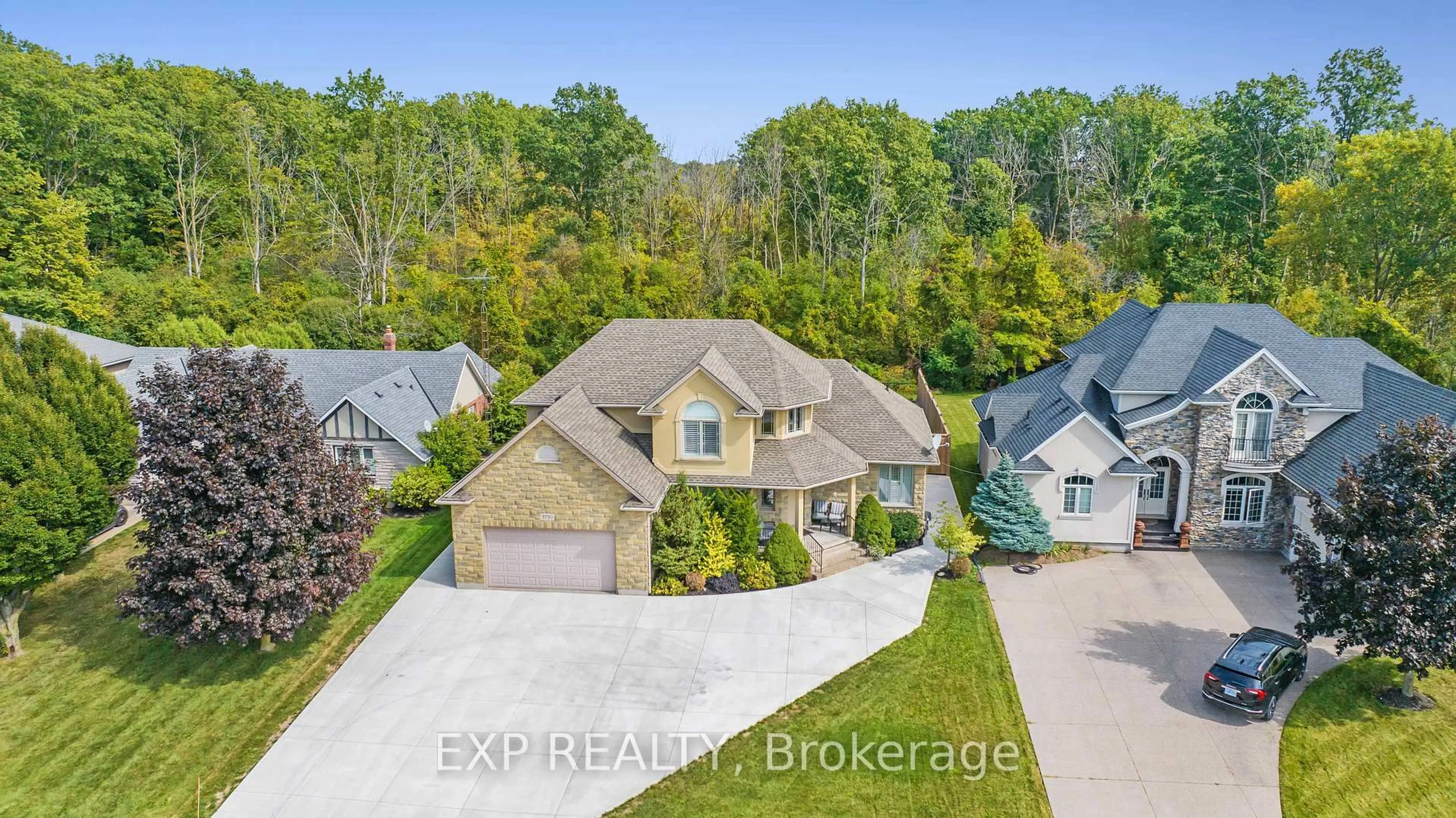 A pic from outside/outdoor area/front of a property/back of a property/a pic from drone, street for 3750 KALAR Rd, Niagara Falls Ontario L2H 0K2