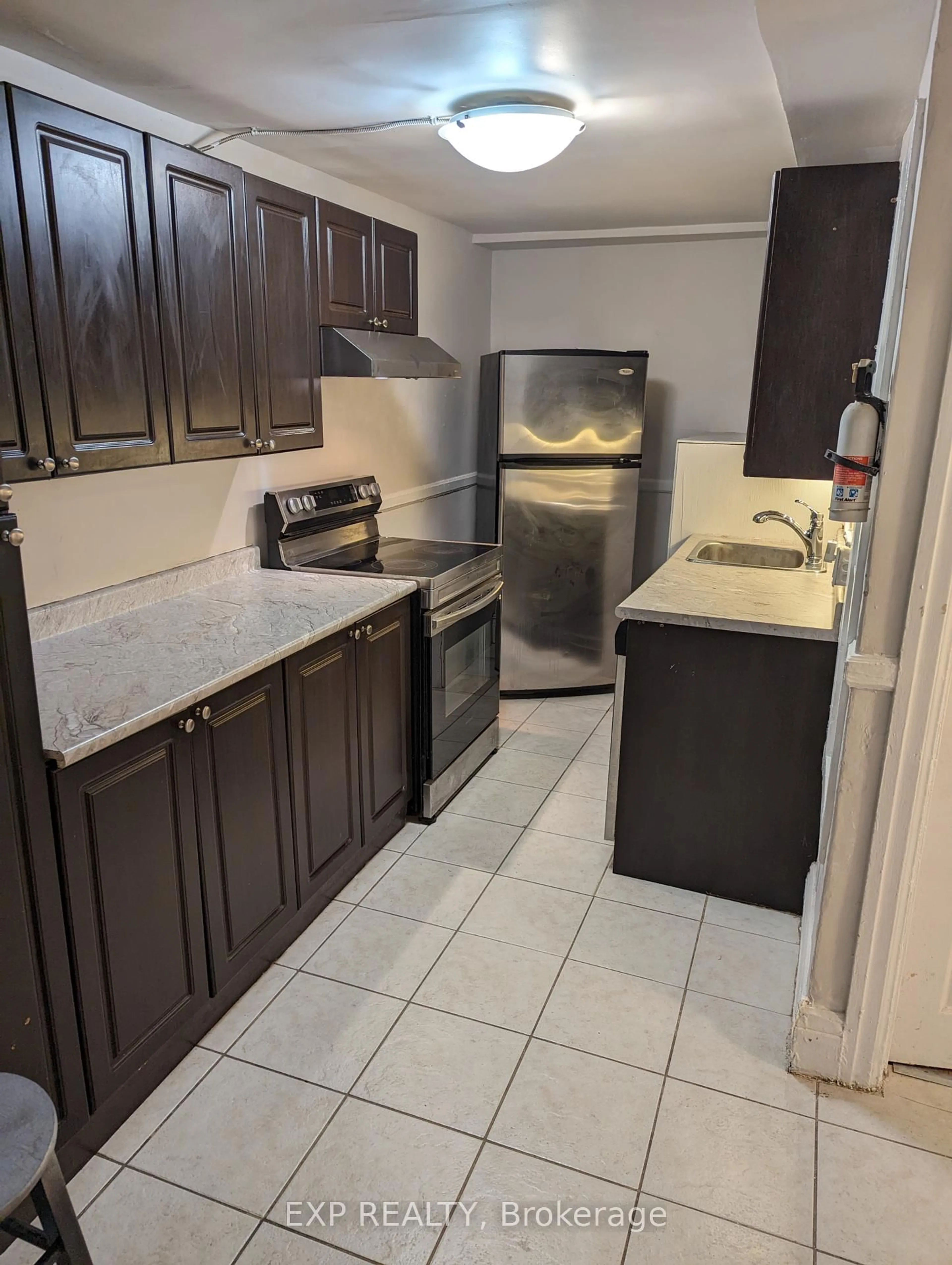 Standard kitchen, unknown for 959 Main St, Hamilton Ontario L8M 1N1