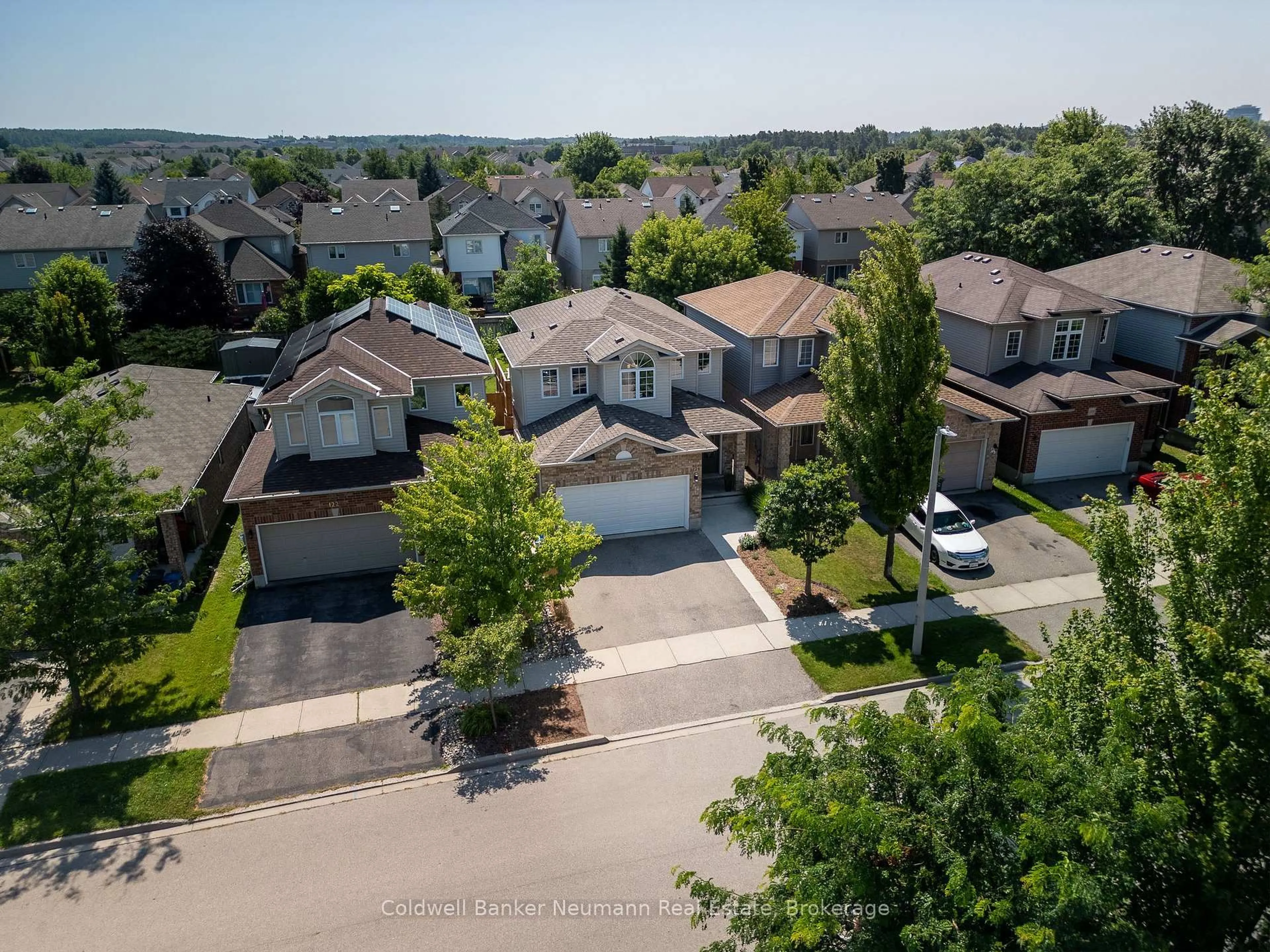 A pic from outside/outdoor area/front of a property/back of a property/a pic from drone, street for 124 Clough Cres, Guelph Ontario N1L 0E4