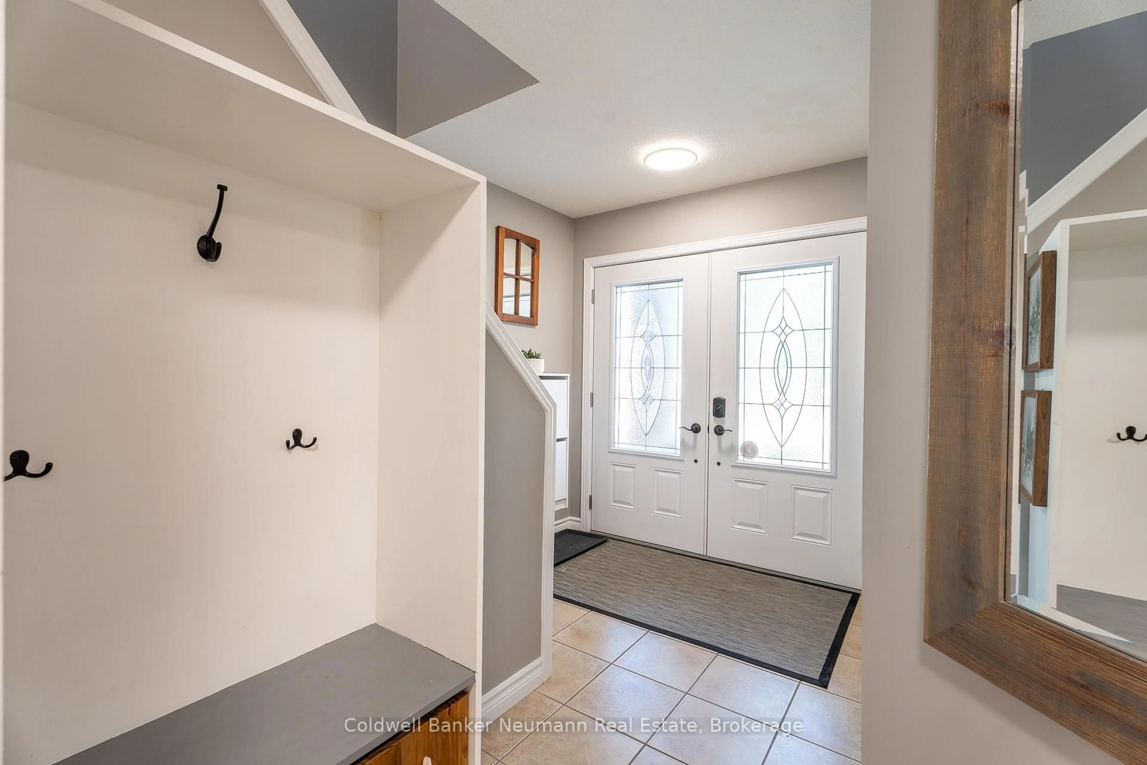 Indoor entryway for 124 Clough Cres, Guelph Ontario N1L 0E4