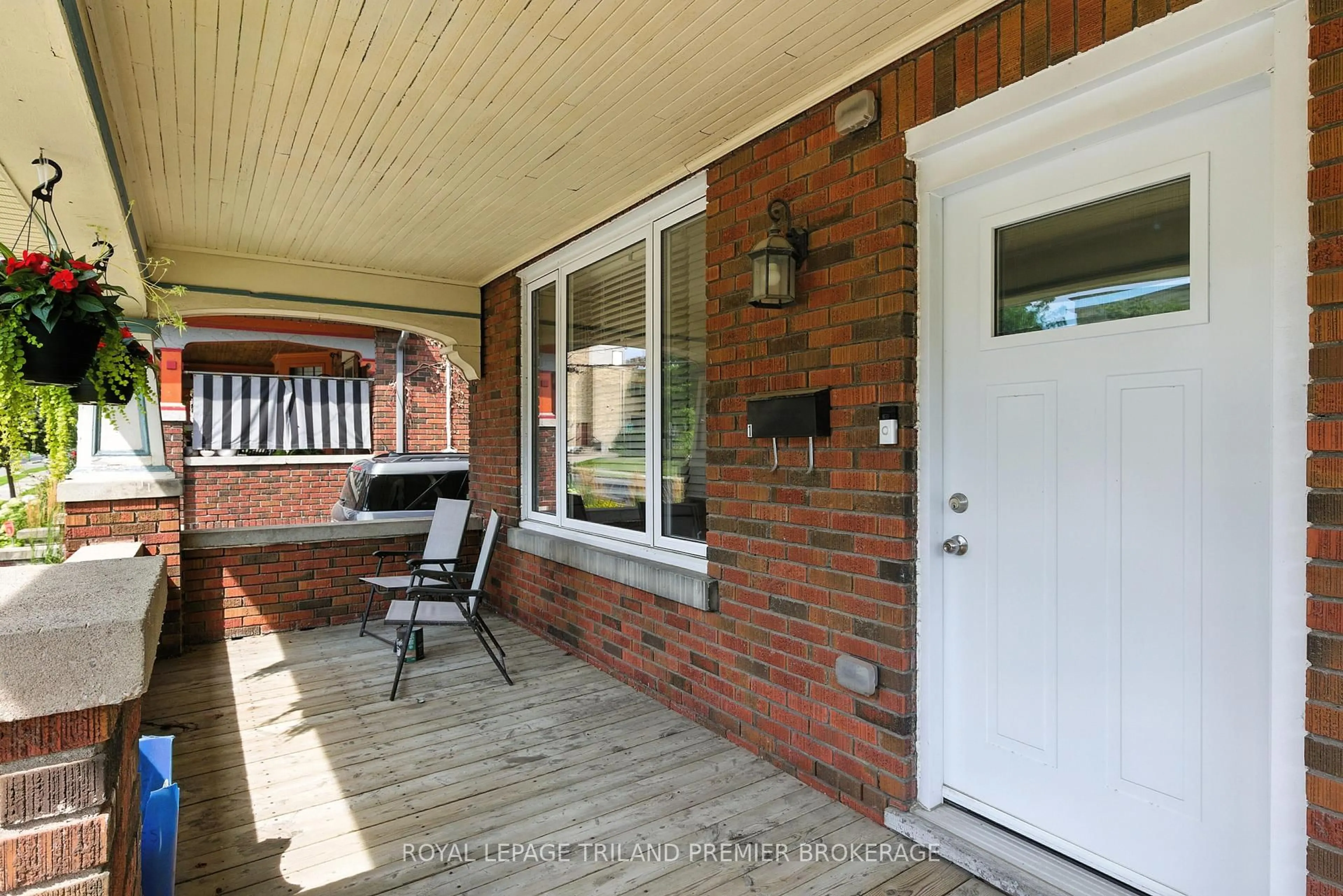 Unknown for 636 Queens Ave, London East Ontario N5W 3H1