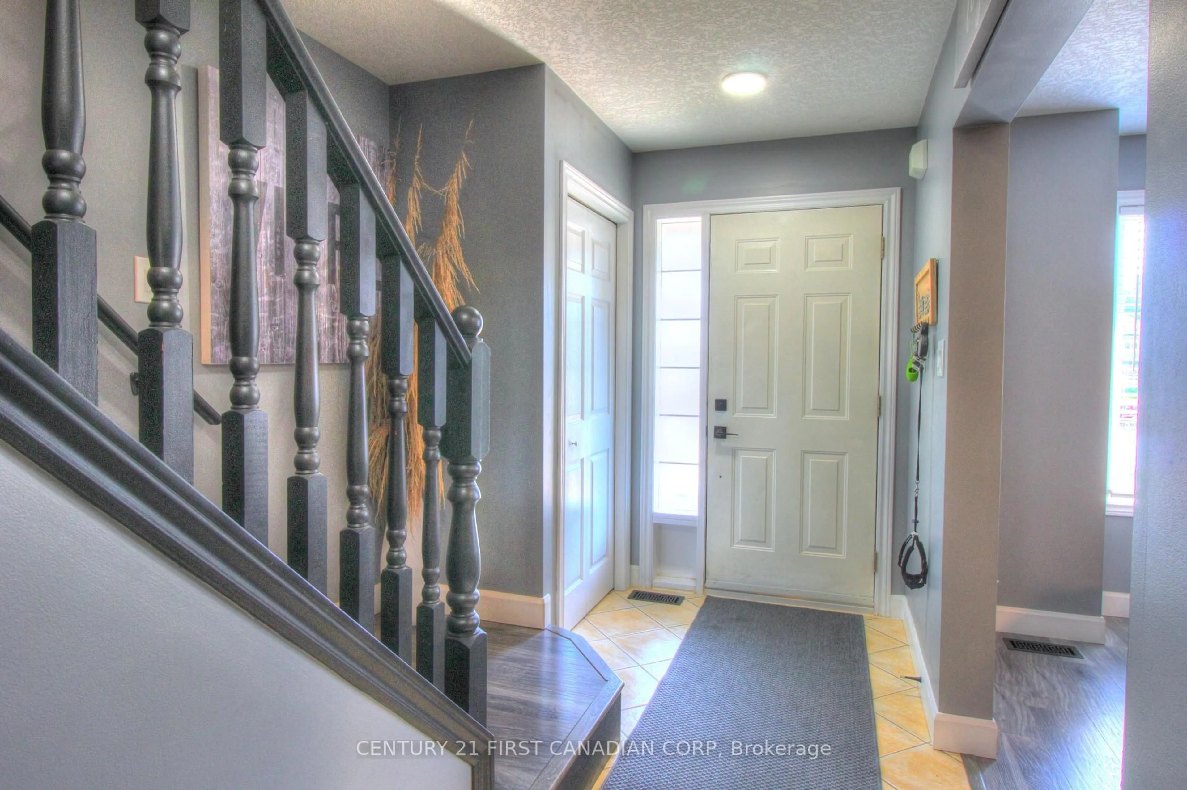 Indoor entryway for 1920 Marconi Blvd #23, London East Ontario N5V 4X8