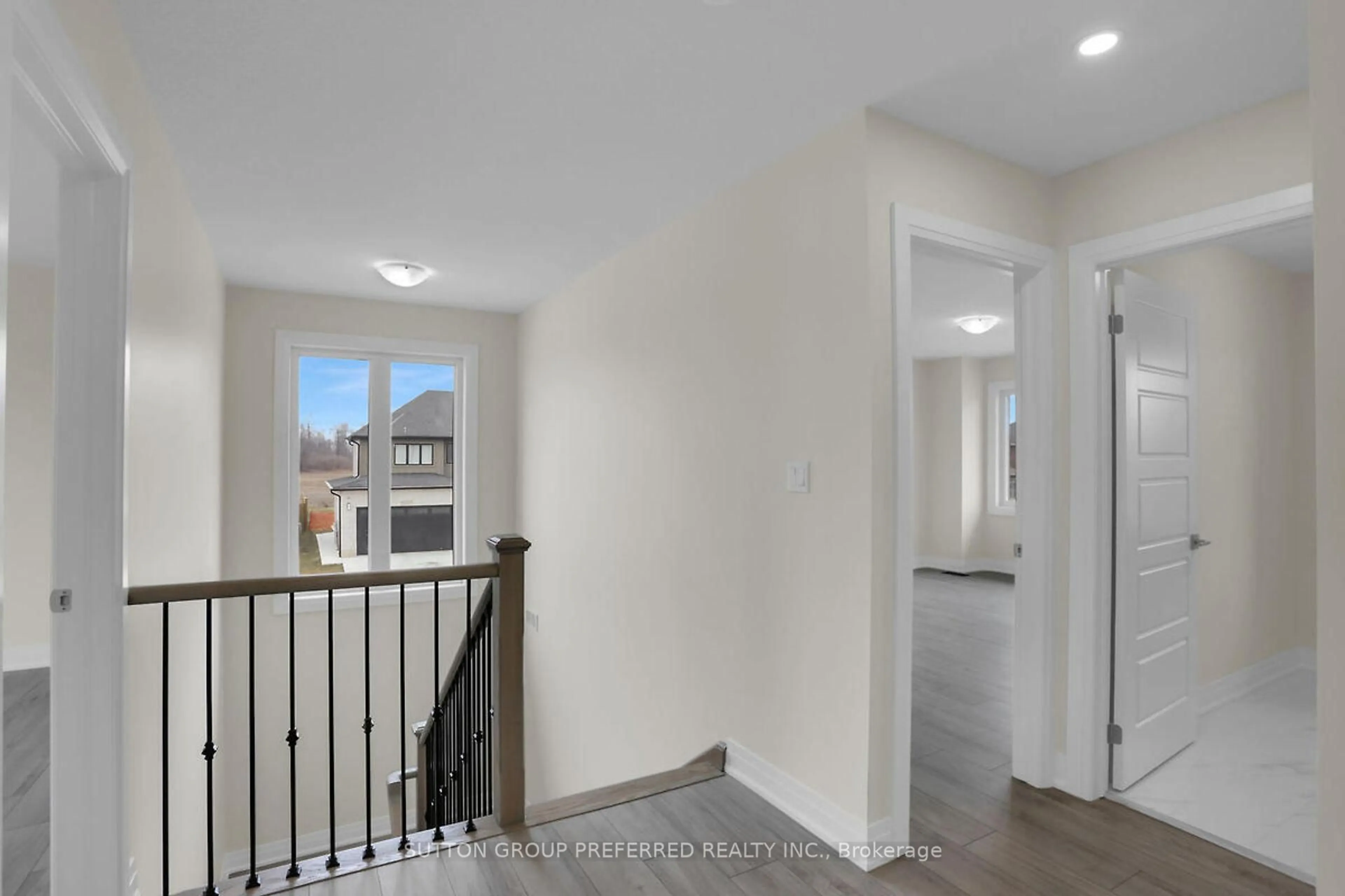 Indoor entryway for 2 Bouw Pl, Dutton/Dunwich Ontario N0K 1J0
