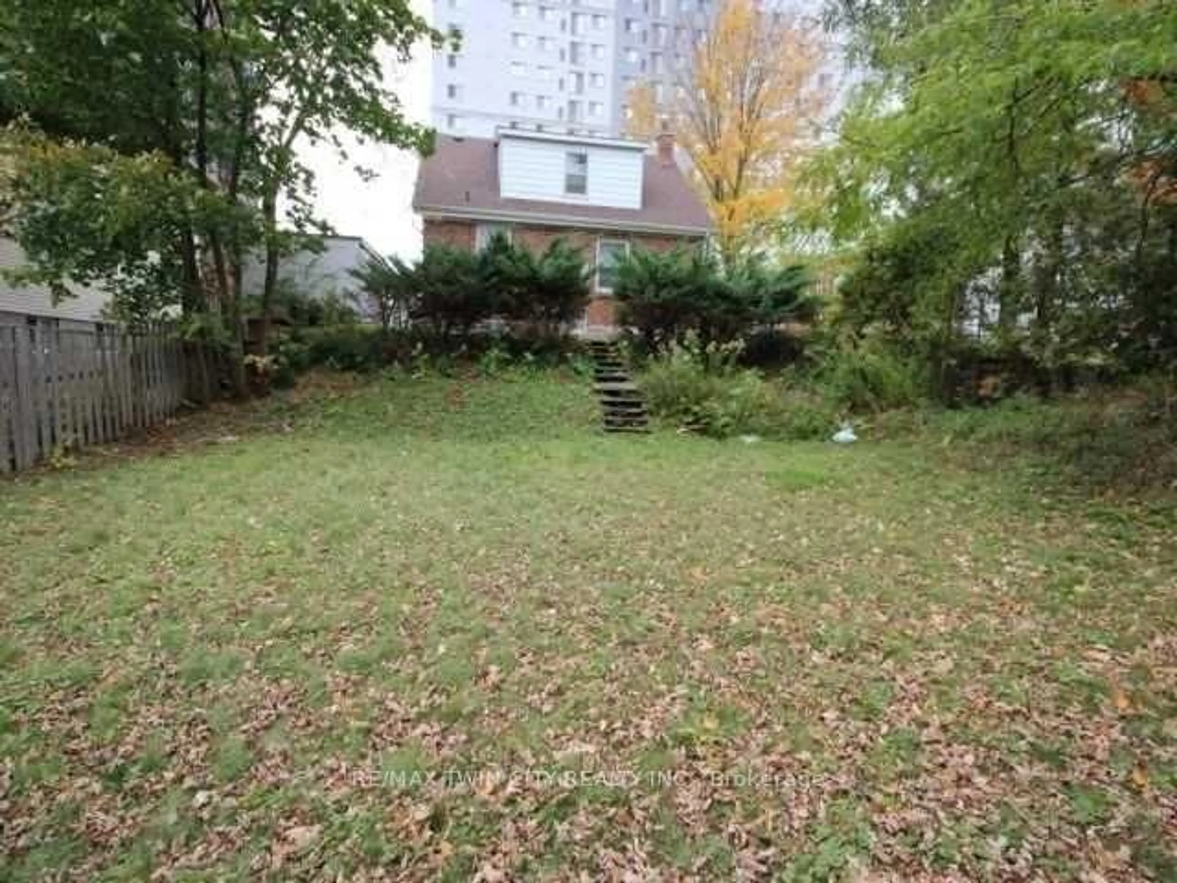 Unknown for 342 King St, Waterloo Ontario N2J 2Z2