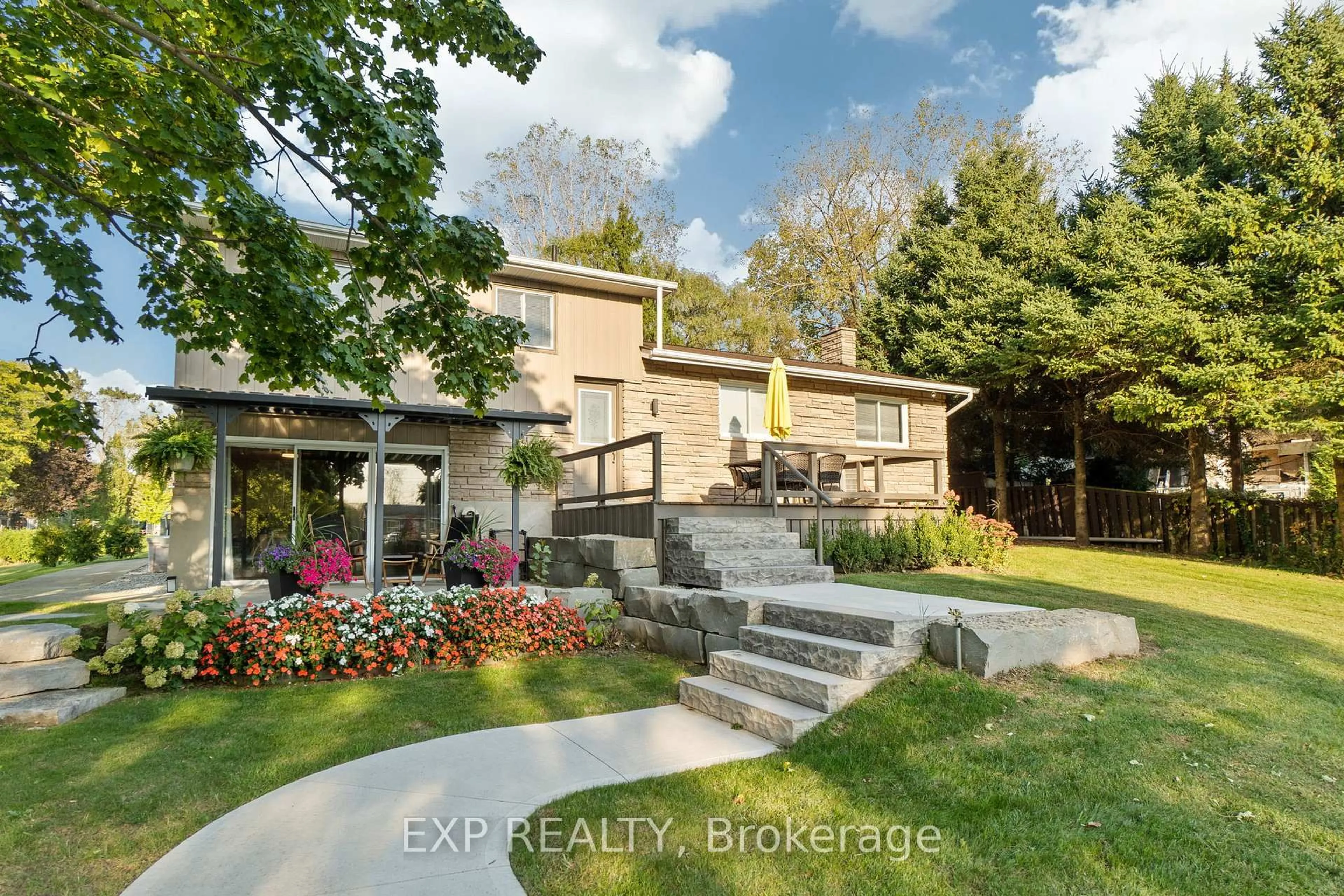 A pic from outside/outdoor area/front of a property/back of a property/a pic from drone, street for 9952 Prince Phillip St, Lambton Shores Ontario N0M 2N0