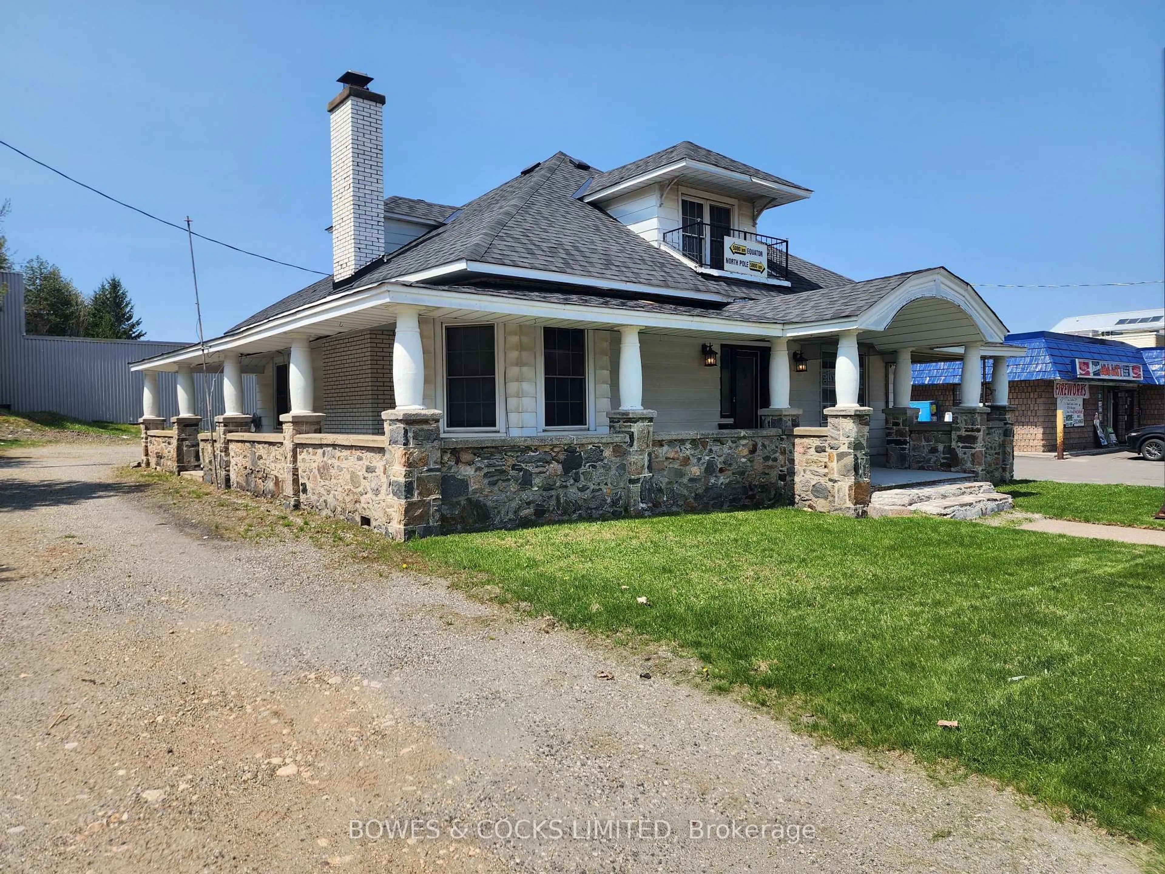 A pic from outside/outdoor area/front of a property/back of a property/a pic from drone, building for 124 Maple Ave, Dysart et al Ontario K0M 1S0