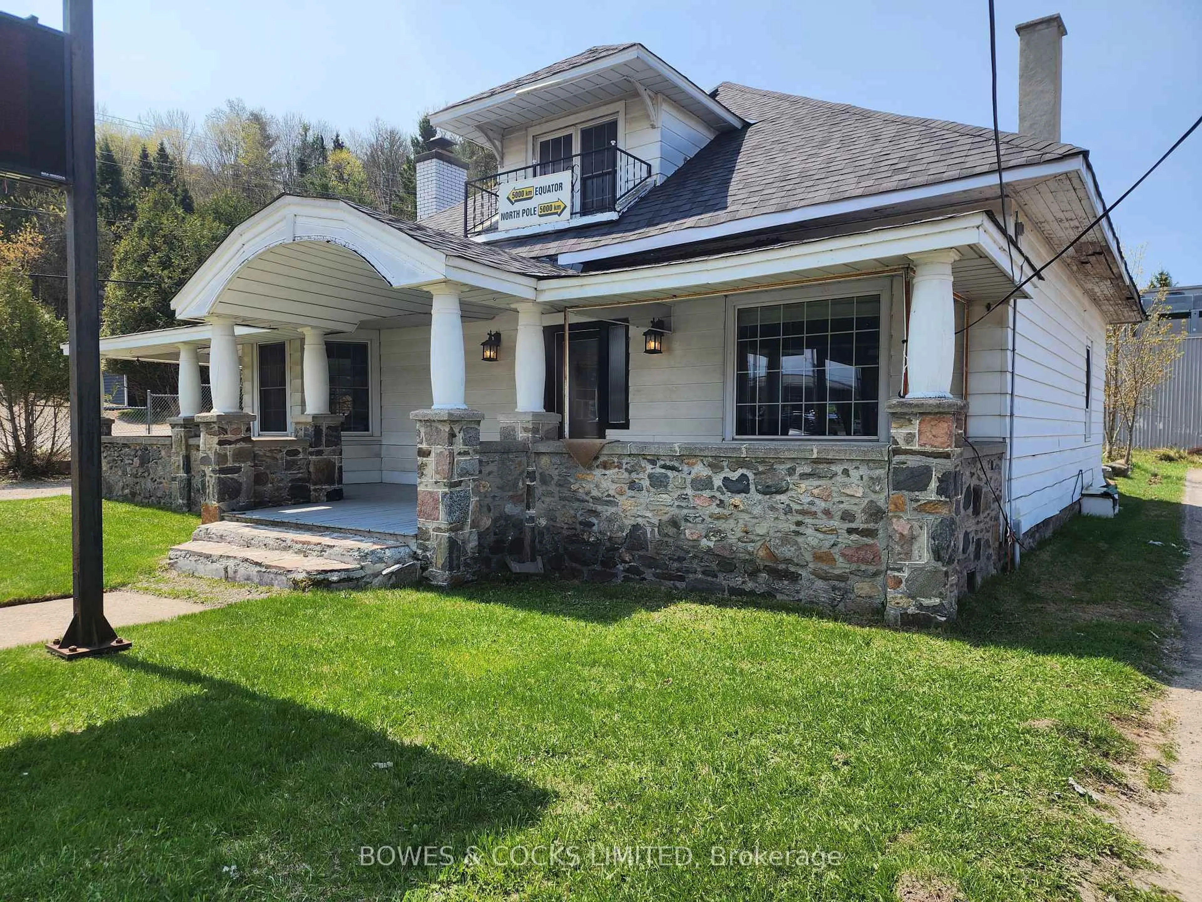 Home with vinyl exterior material, mountain view for 124 Maple Ave, Dysart et al Ontario K0M 1S0