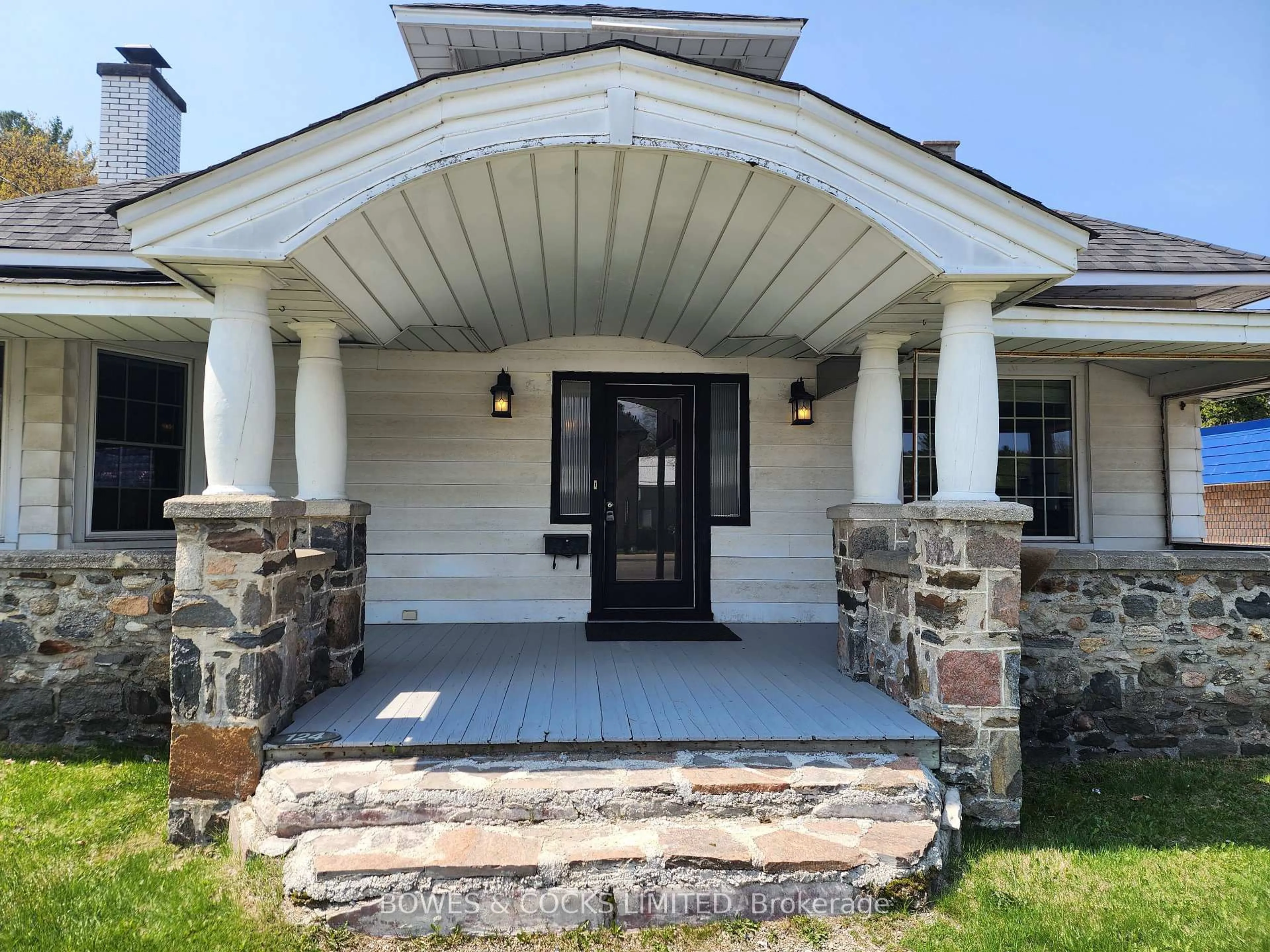 Indoor entryway for 124 Maple Ave, Dysart et al Ontario K0M 1S0