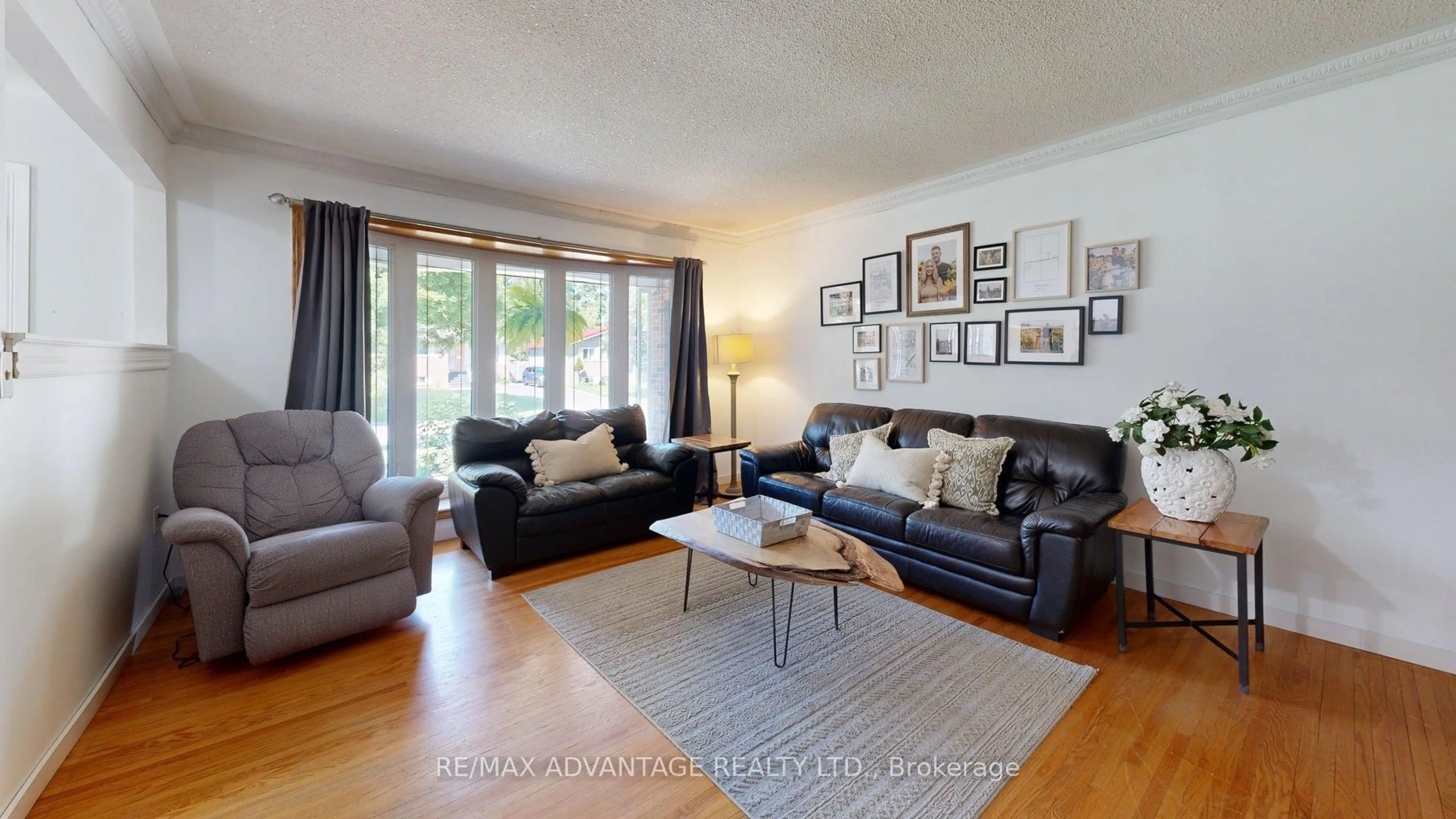 Living room with furniture, wood/laminate floor for 144 Antrim Cres, London South Ontario N6E 1G8