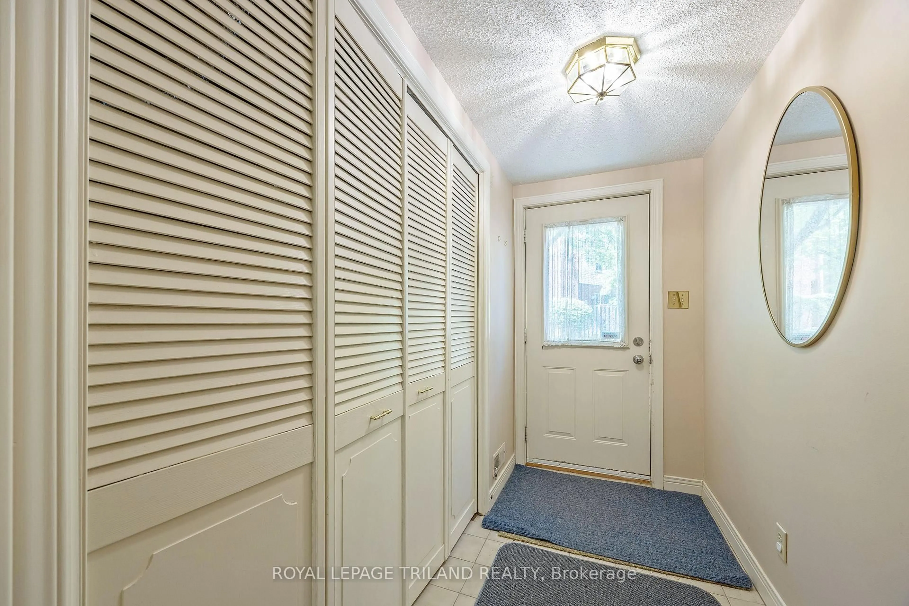 Indoor entryway for 683 Windermere Rd #23, London North Ontario N5X 3T9