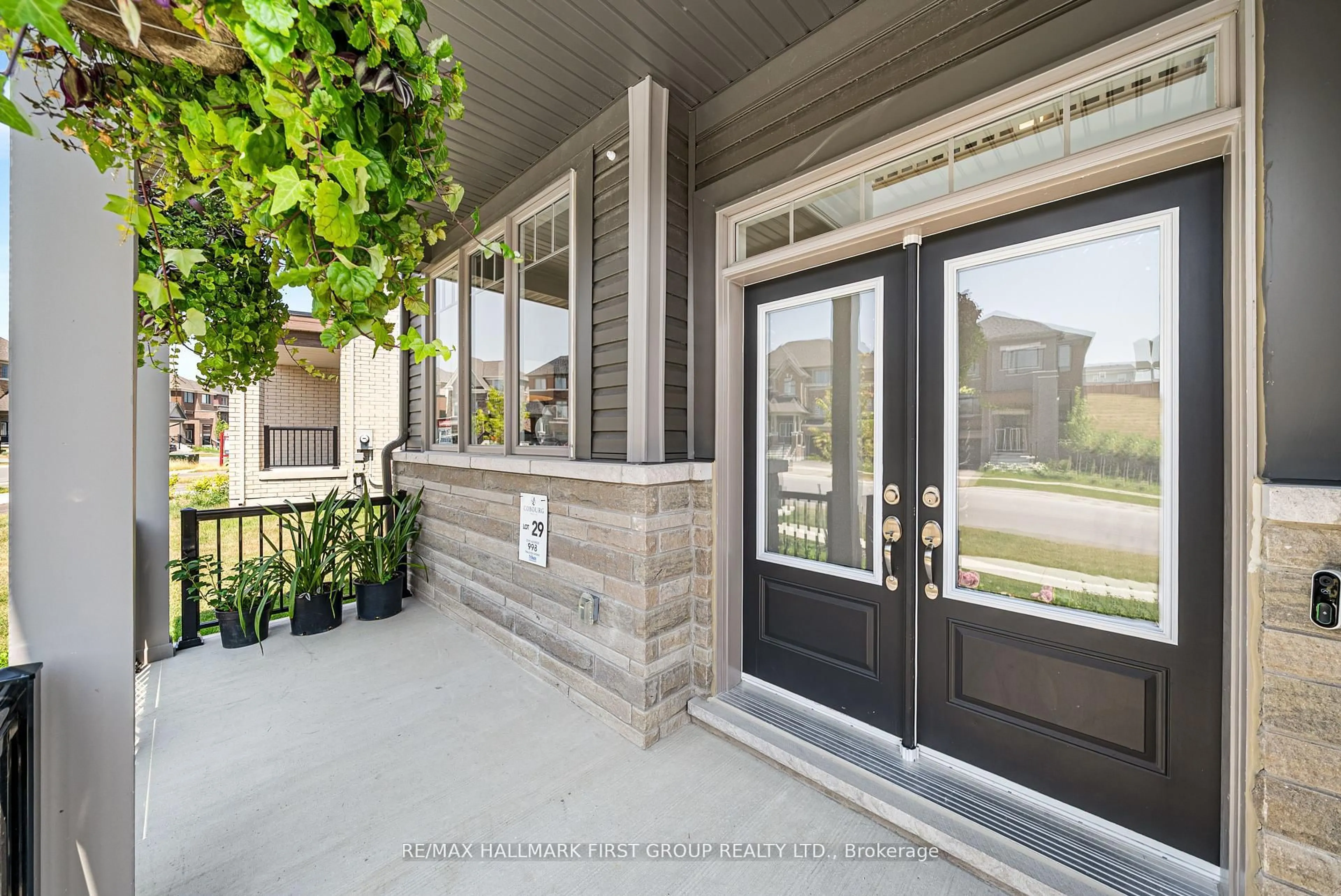 Indoor entryway for 998 Trailsview Ave, Cobourg Ontario K9A 4K3