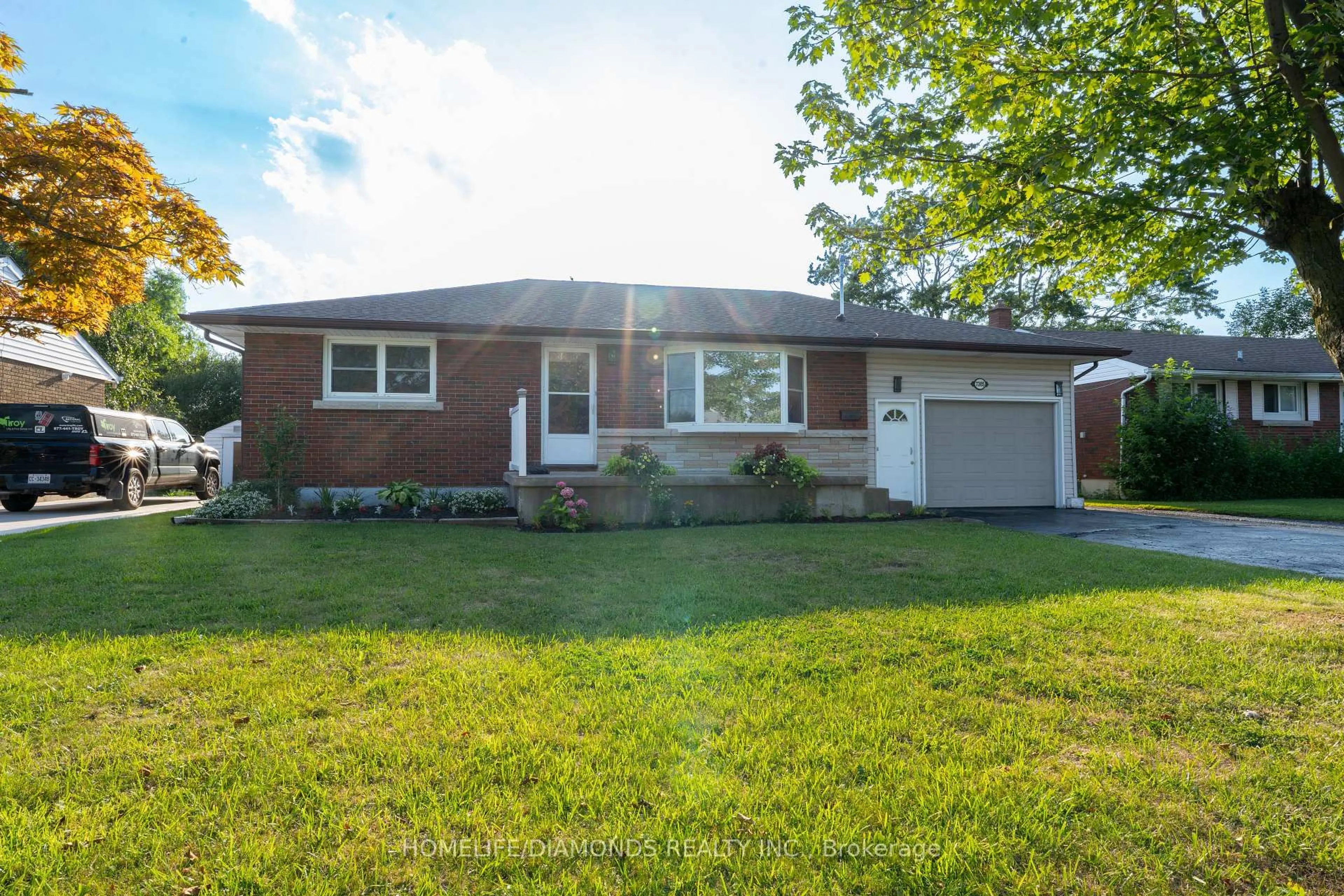 Home with brick exterior material, street for 7305 MERRITT Ave, Niagara Falls Ontario L2G 5C3
